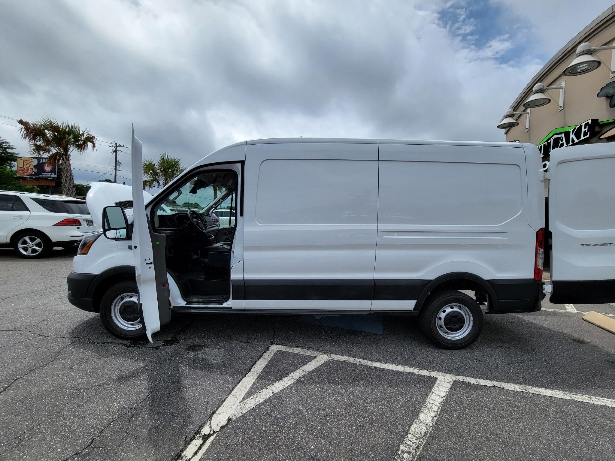 Ford Transit Cargo Van T-250 148" Med Rf 9070 GVWR RWD 2025
