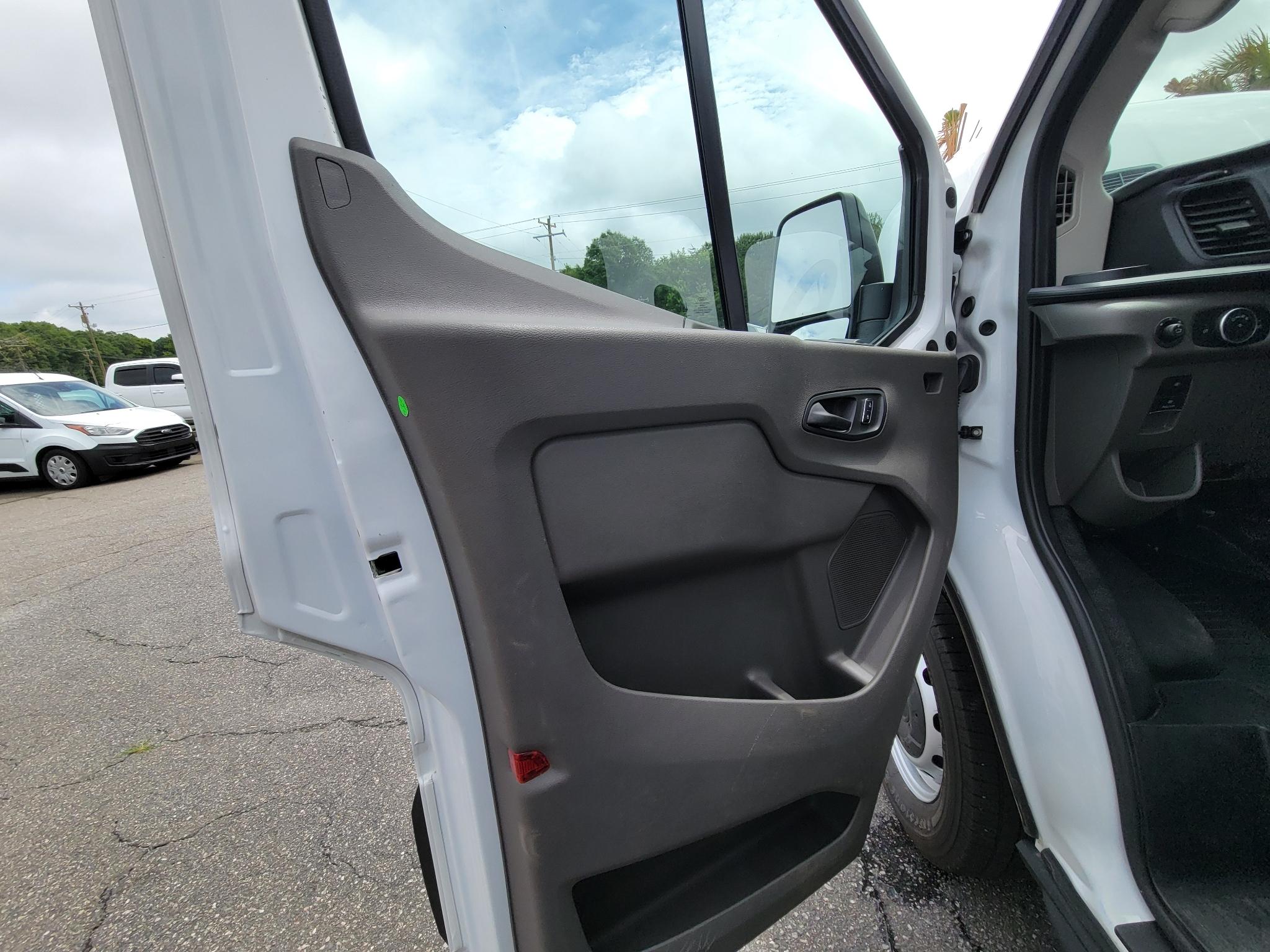 Ford Transit Cargo Van T-250 148" Med Rf 9070 GVWR RWD 2025