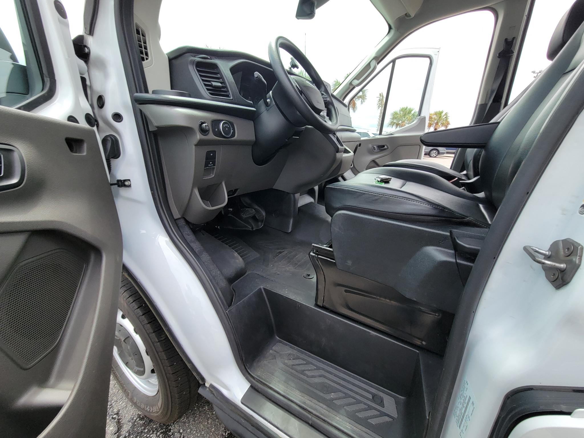 Ford Transit Cargo Van T-250 148" Med Rf 9070 GVWR RWD 2025