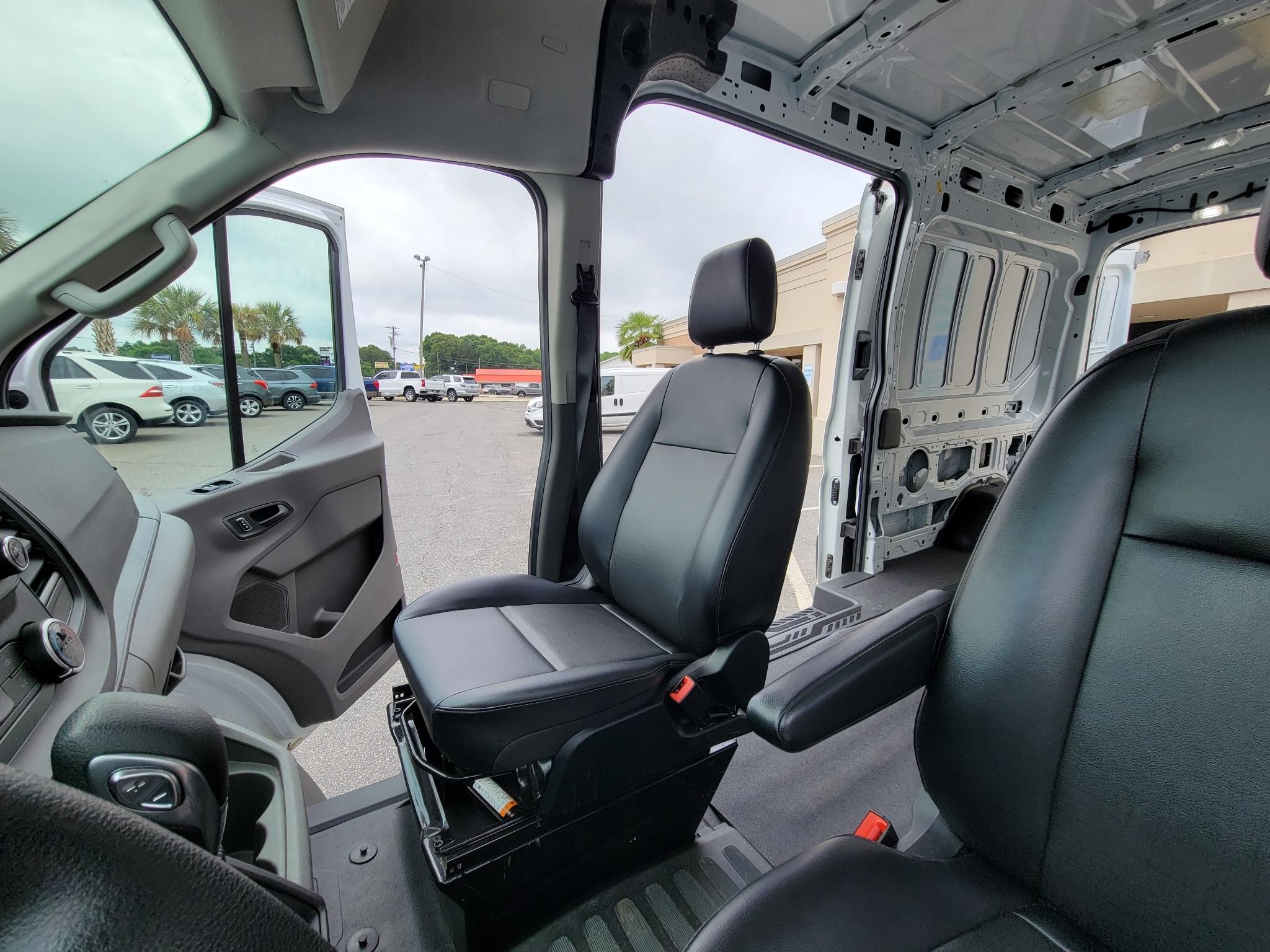 Ford Transit Cargo Van T-250 148" Med Rf 9070 GVWR RWD 2025
