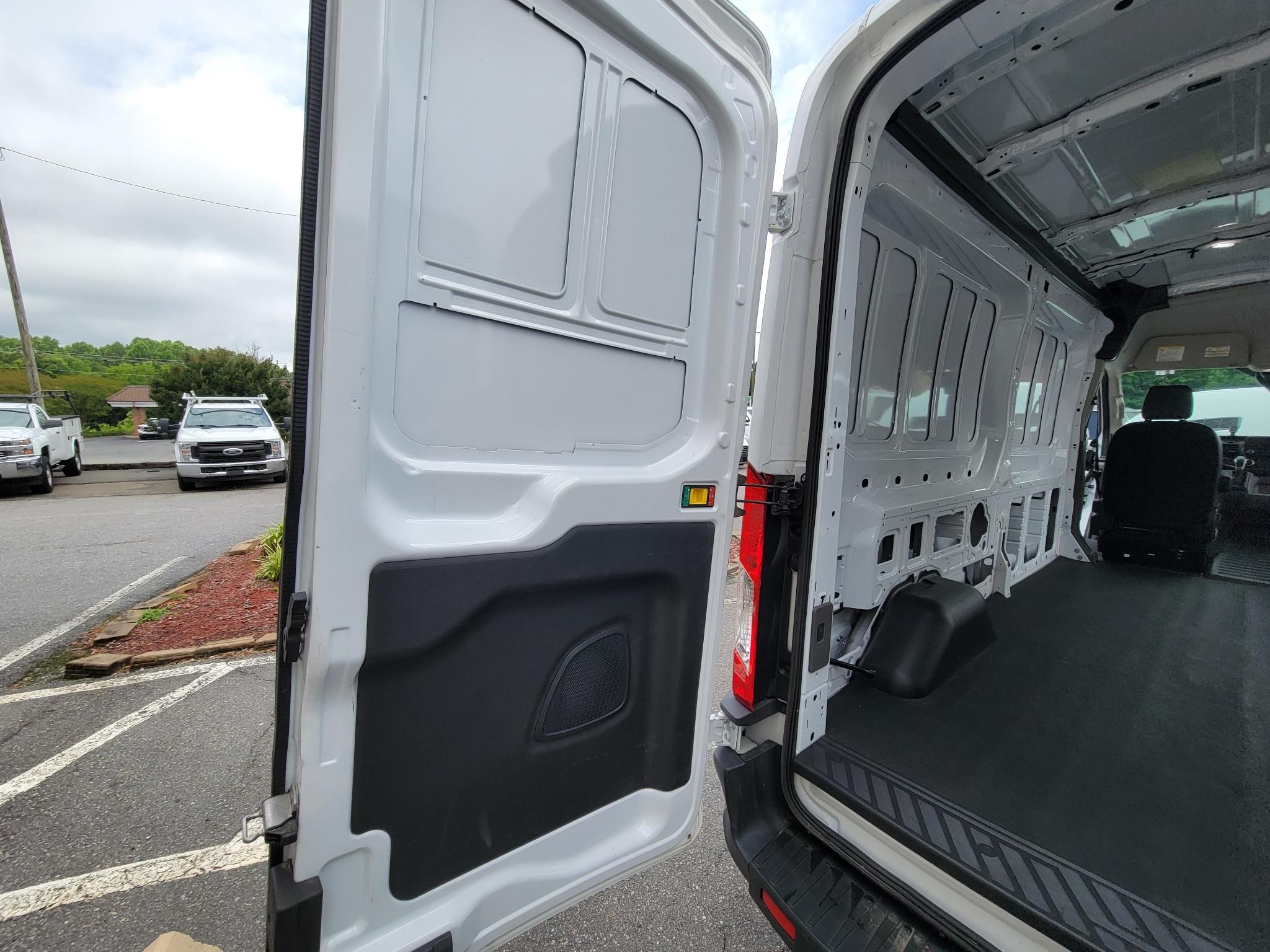 Ford Transit Cargo Van T-250 148" Med Rf 9070 GVWR RWD 2025