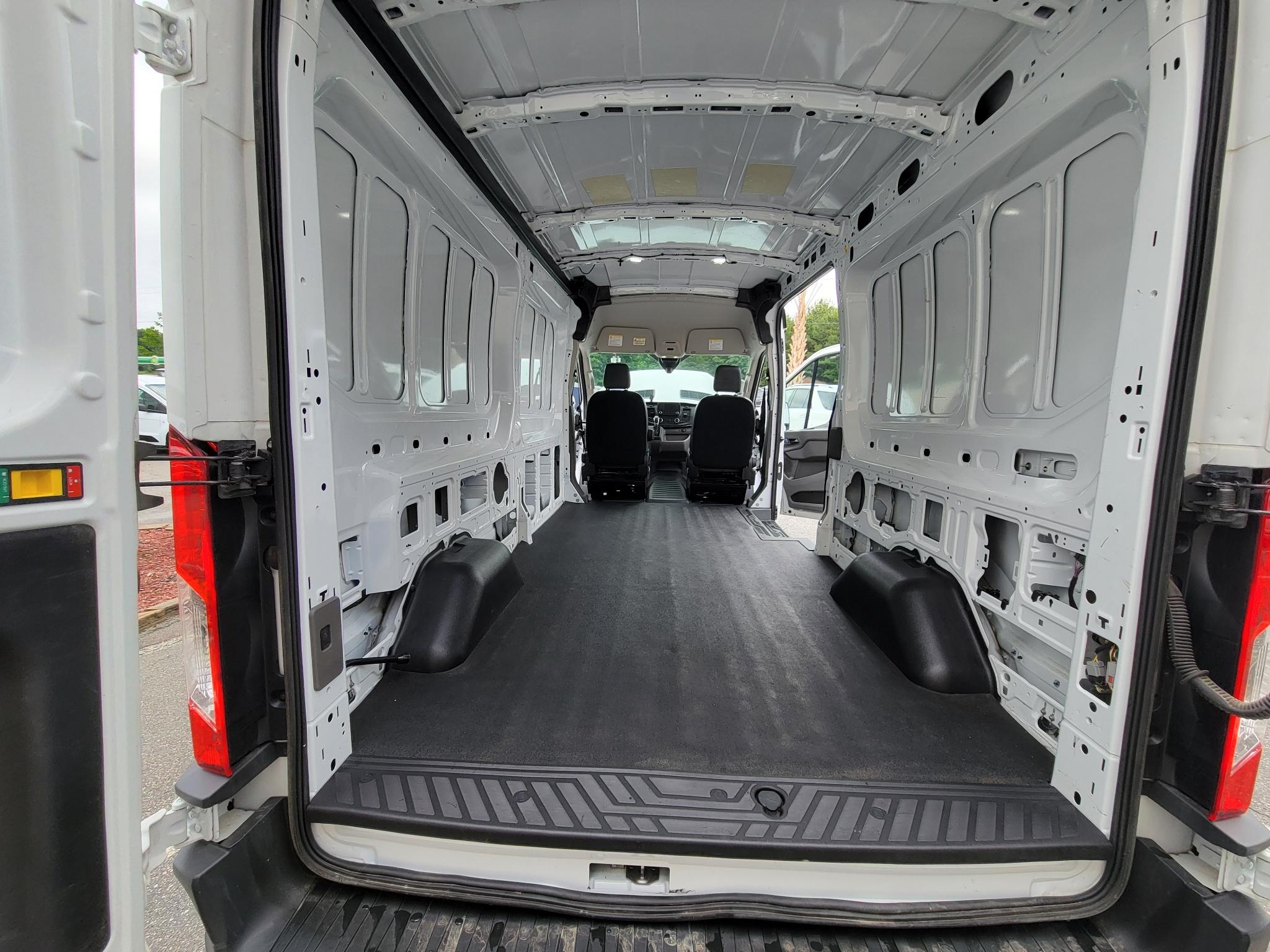 Ford Transit Cargo Van T-250 148" Med Rf 9070 GVWR RWD 2025