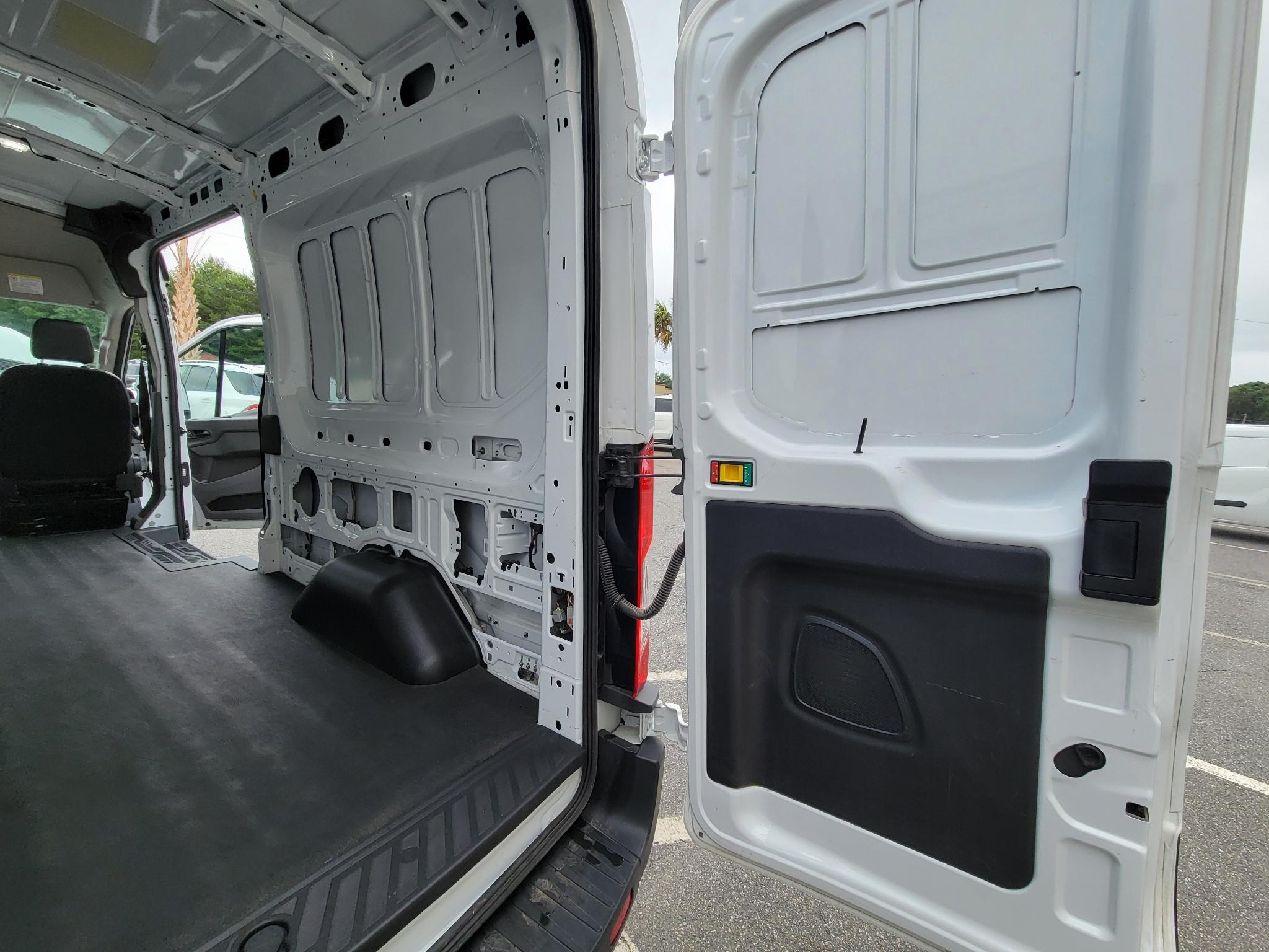 Ford Transit Cargo Van T-250 148" Med Rf 9070 GVWR RWD 2025