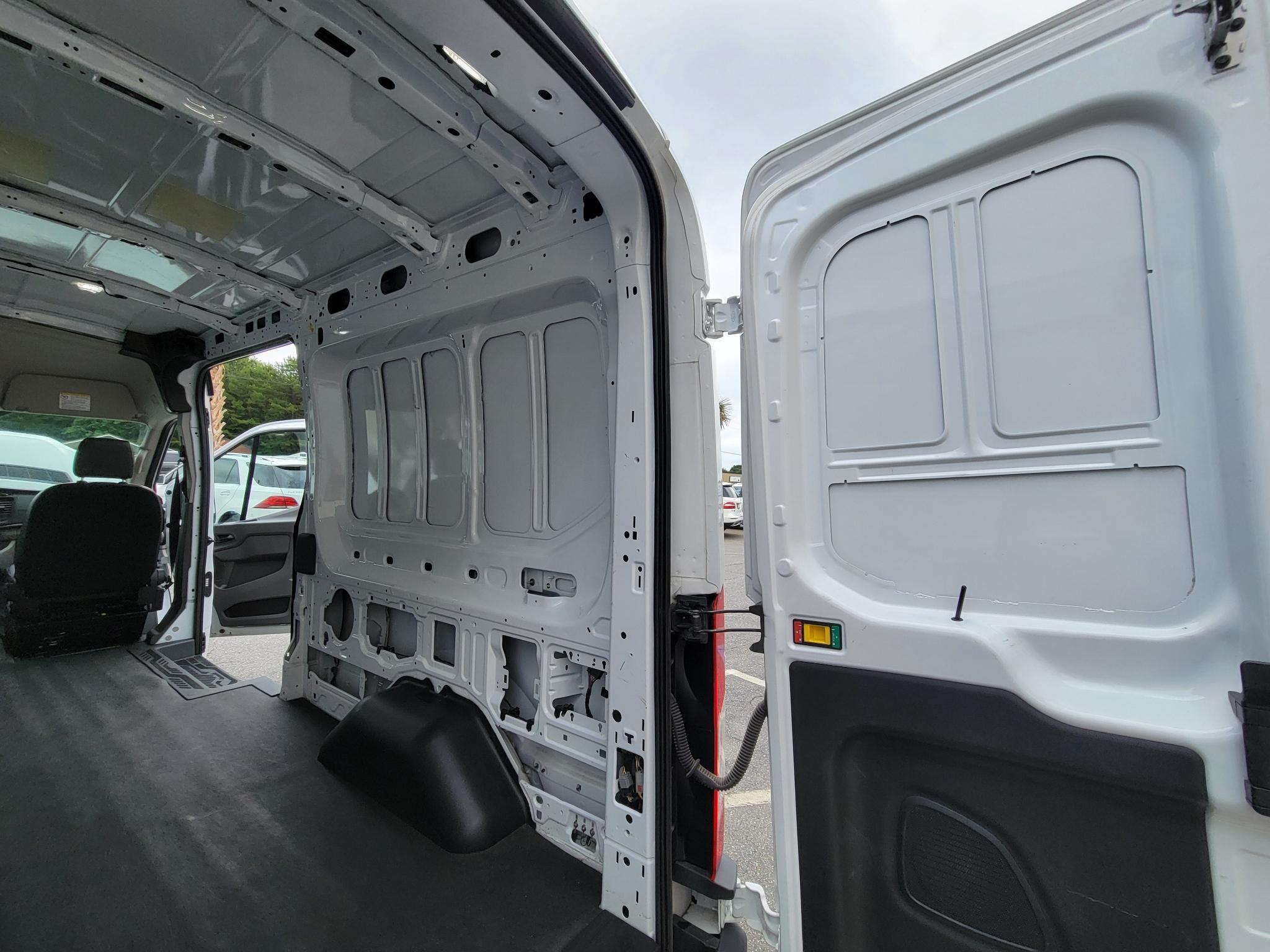 Ford Transit Cargo Van T-250 148" Med Rf 9070 GVWR RWD 2025