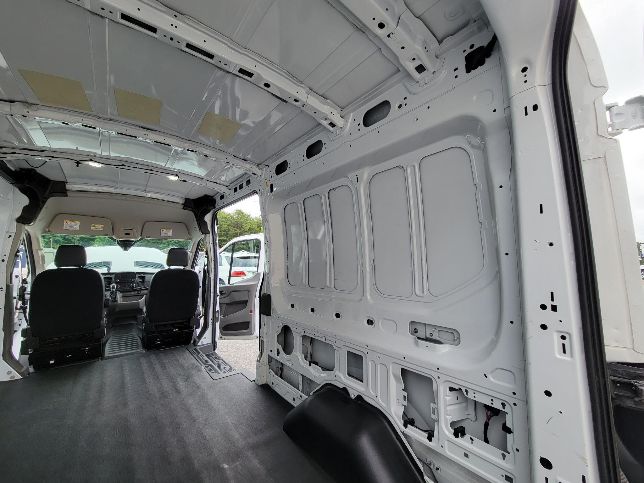 Ford Transit Cargo Van T-250 148" Med Rf 9070 GVWR RWD 2025