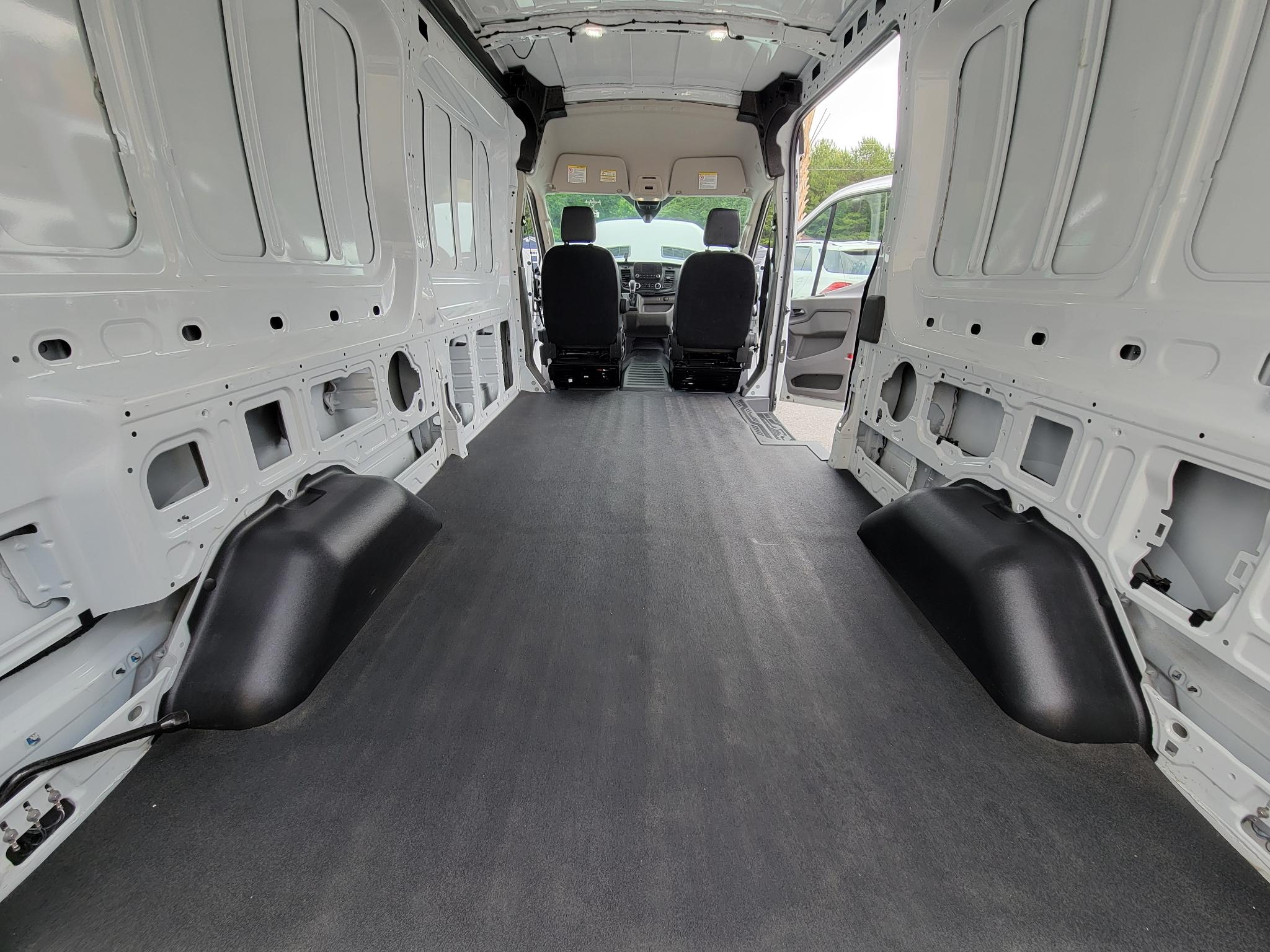 Ford Transit Cargo Van T-250 148" Med Rf 9070 GVWR RWD 2025