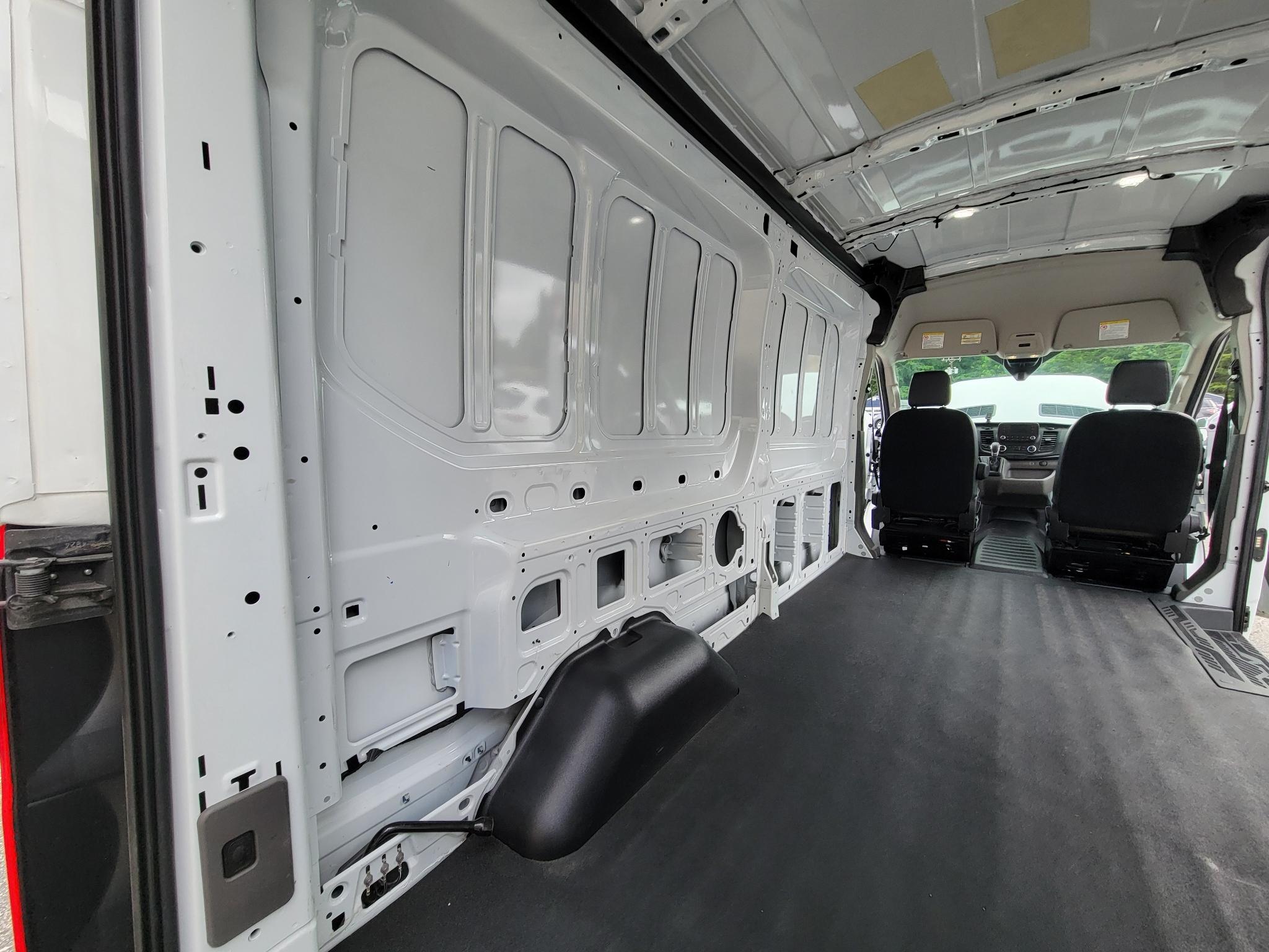 Ford Transit Cargo Van T-250 148" Med Rf 9070 GVWR RWD 2025