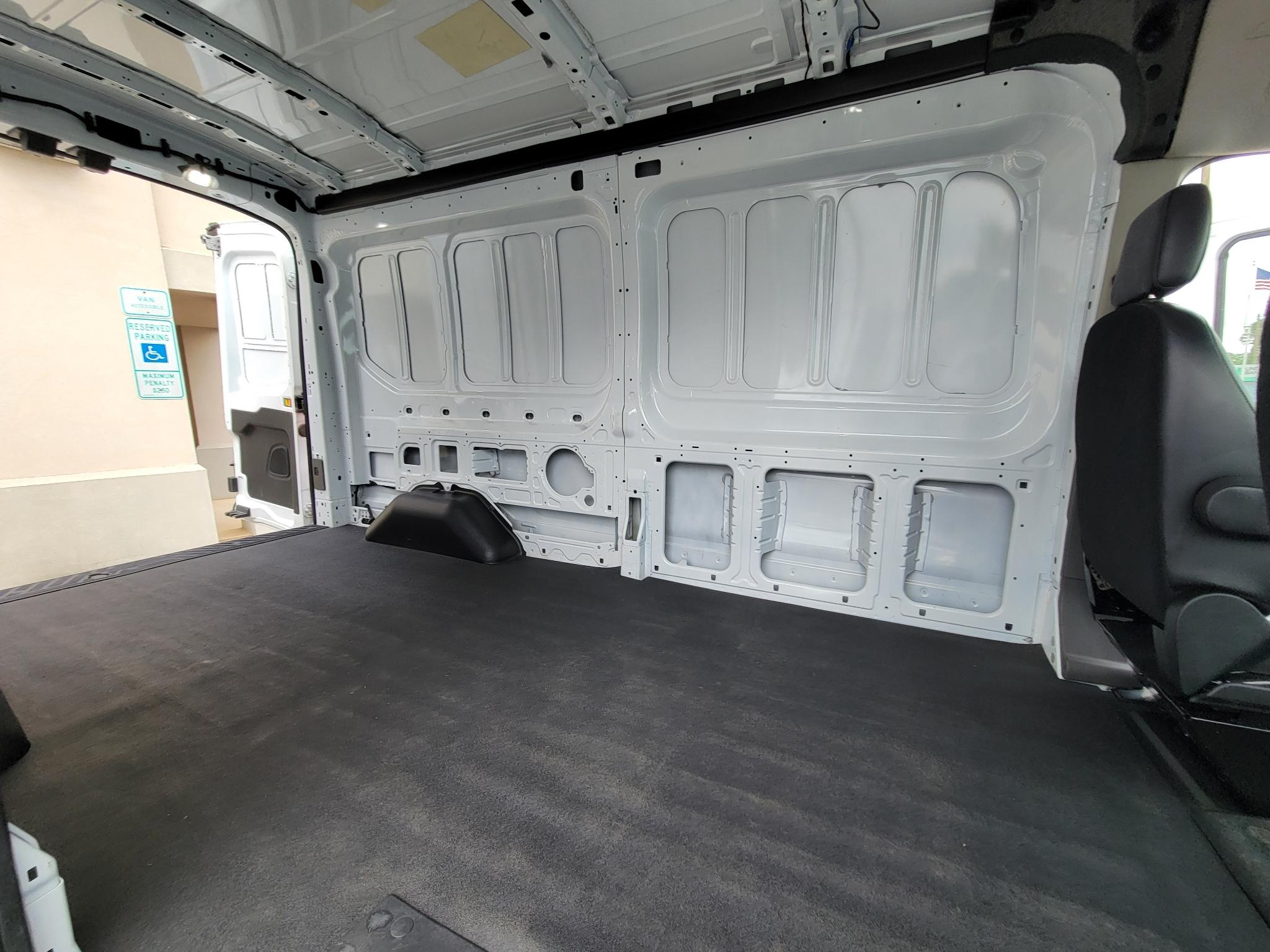 Ford Transit Cargo Van T-250 148" Med Rf 9070 GVWR RWD 2025