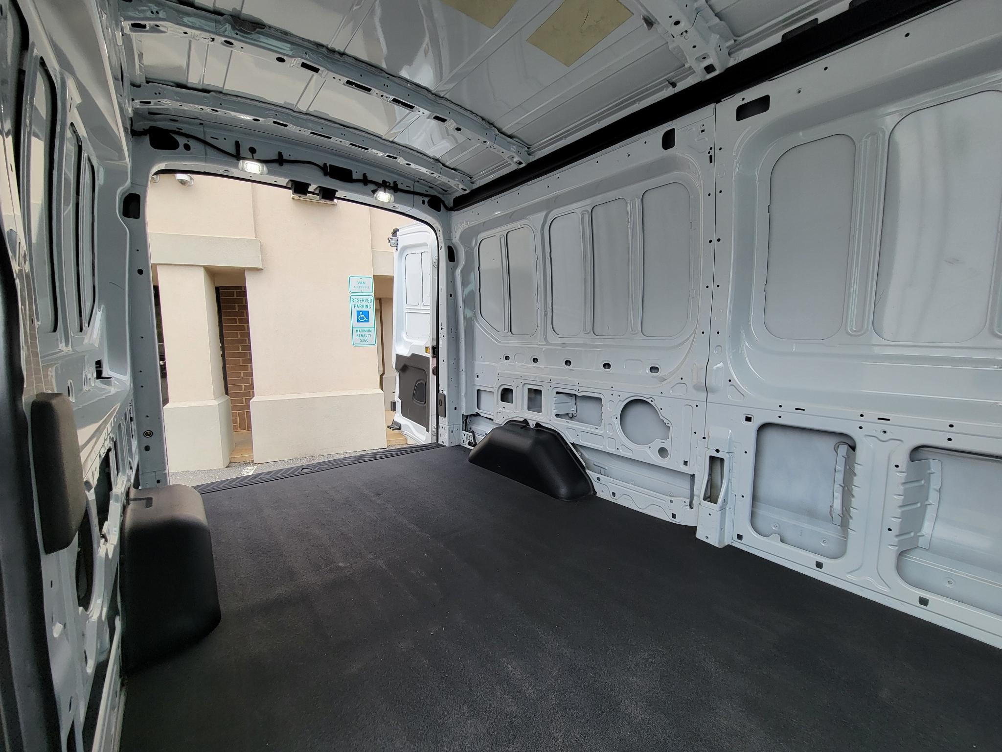 Ford Transit Cargo Van T-250 148" Med Rf 9070 GVWR RWD 2025