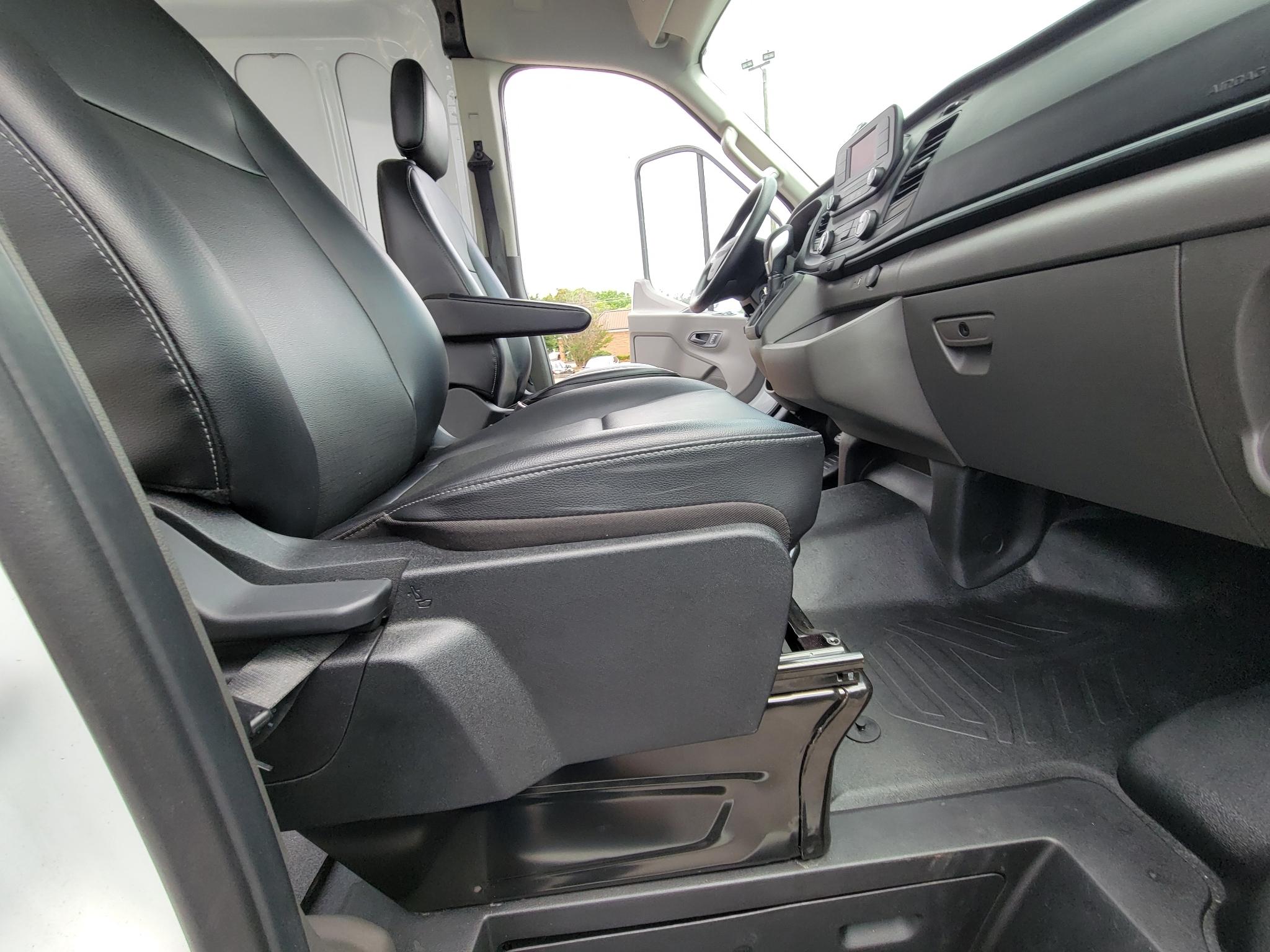 Ford Transit Cargo Van T-250 148" Med Rf 9070 GVWR RWD 2025