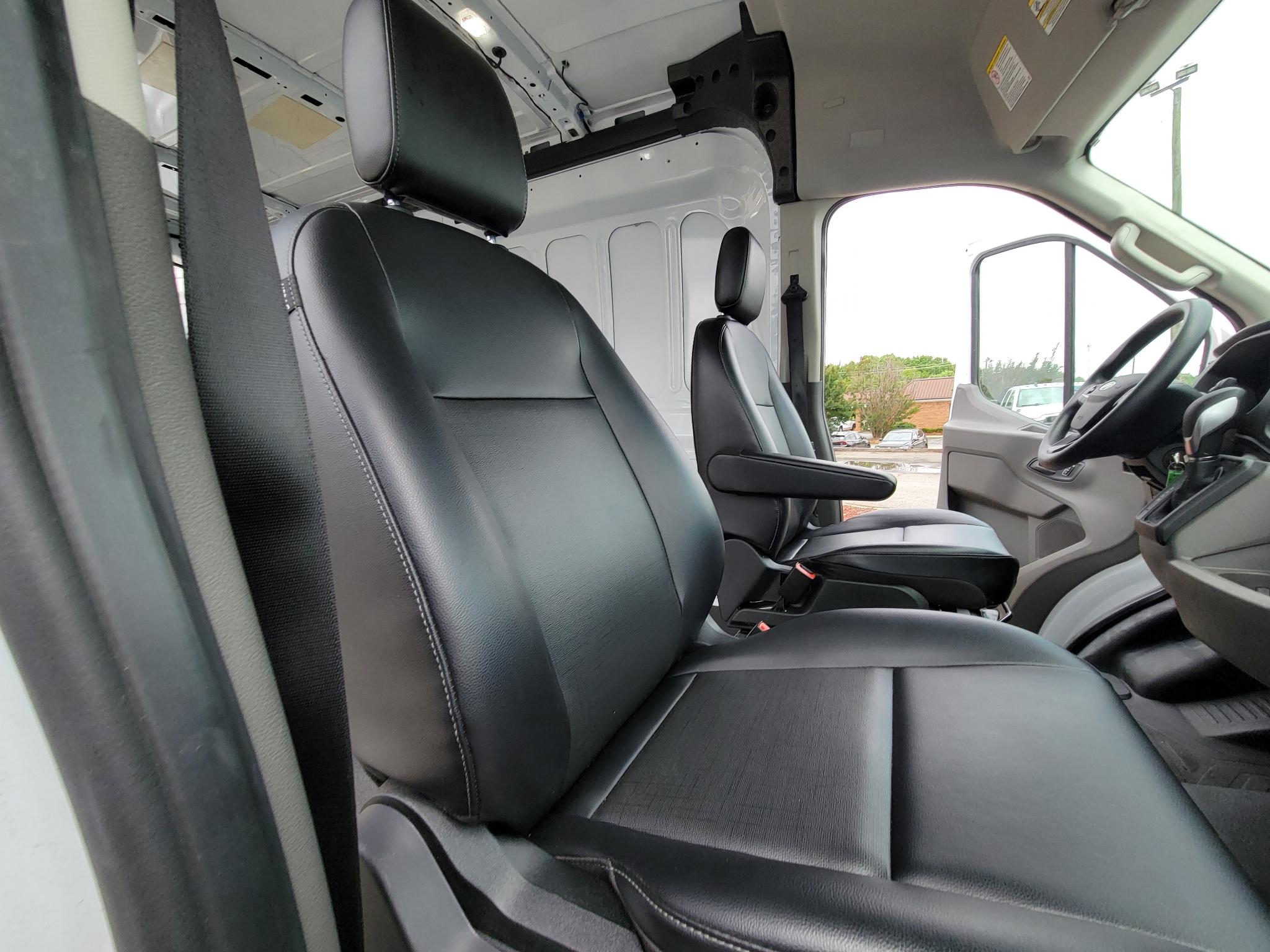 Ford Transit Cargo Van T-250 148" Med Rf 9070 GVWR RWD 2025