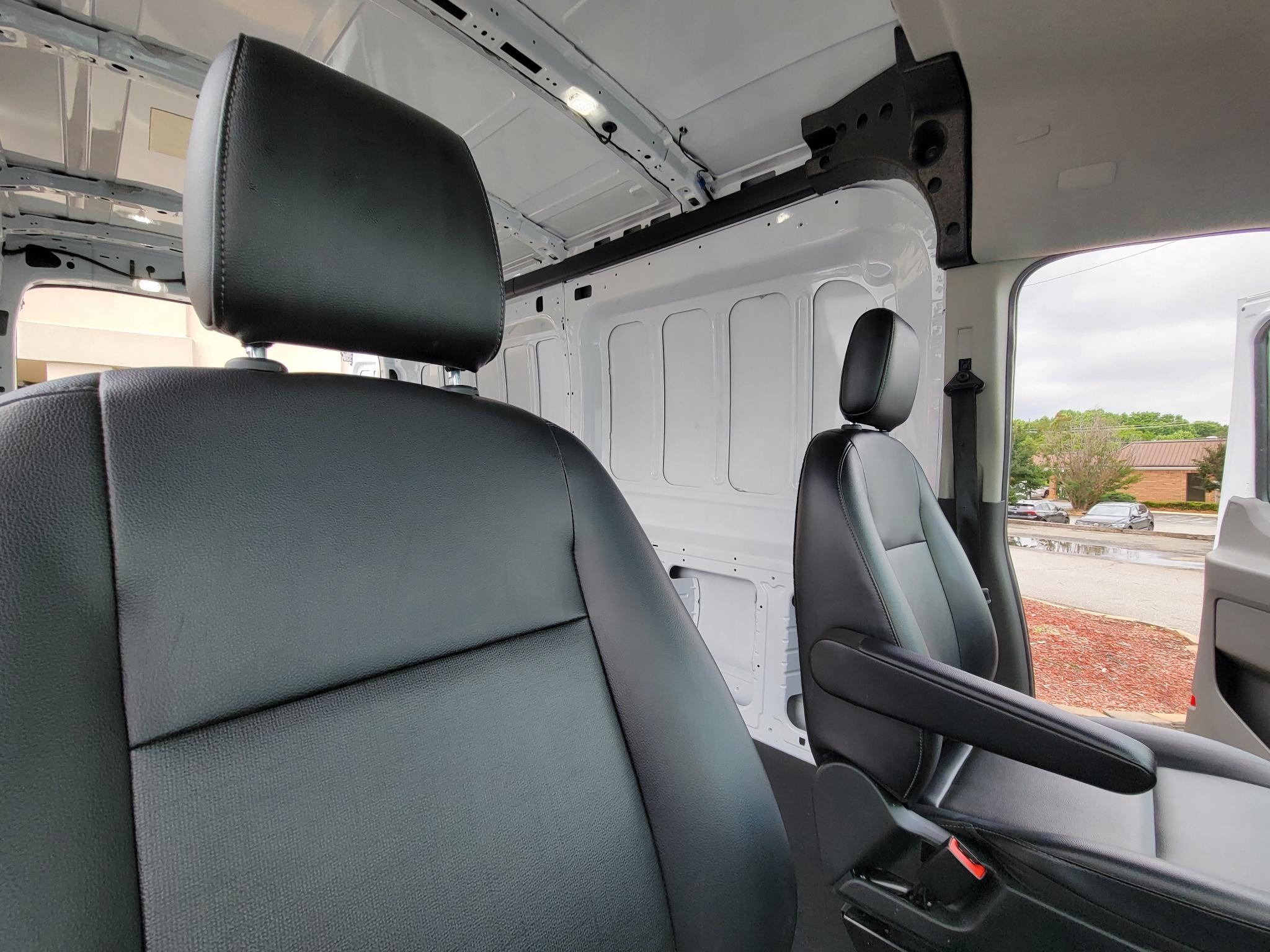 Ford Transit Cargo Van T-250 148" Med Rf 9070 GVWR RWD 2025