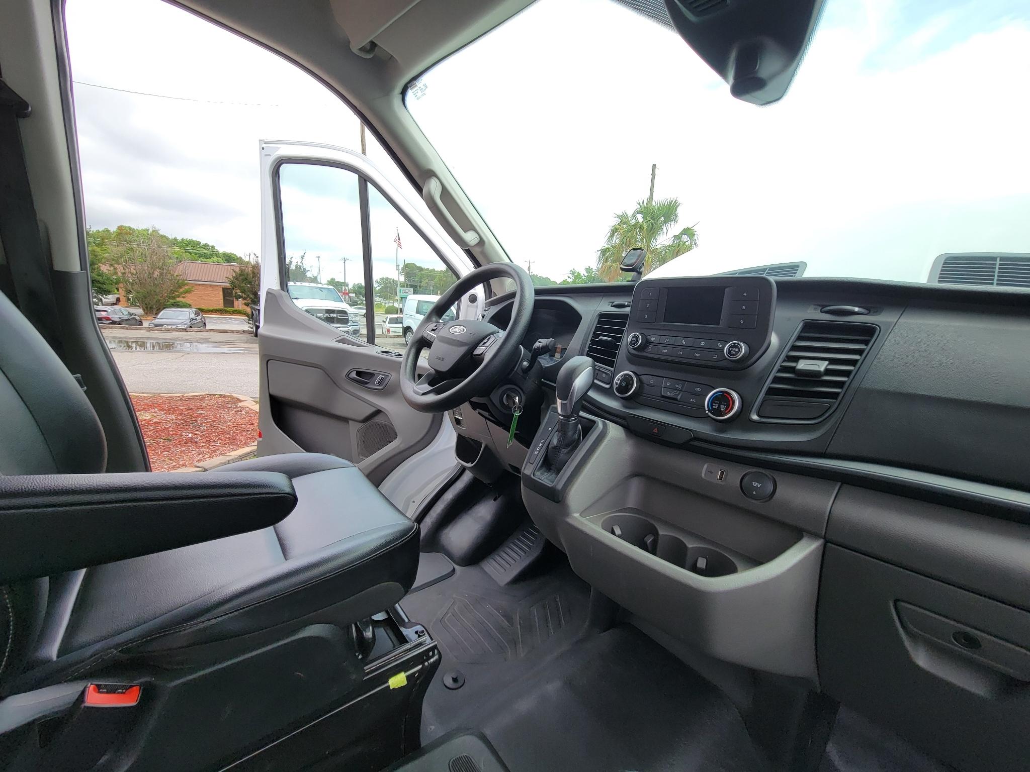 Ford Transit Cargo Van T-250 148" Med Rf 9070 GVWR RWD 2025