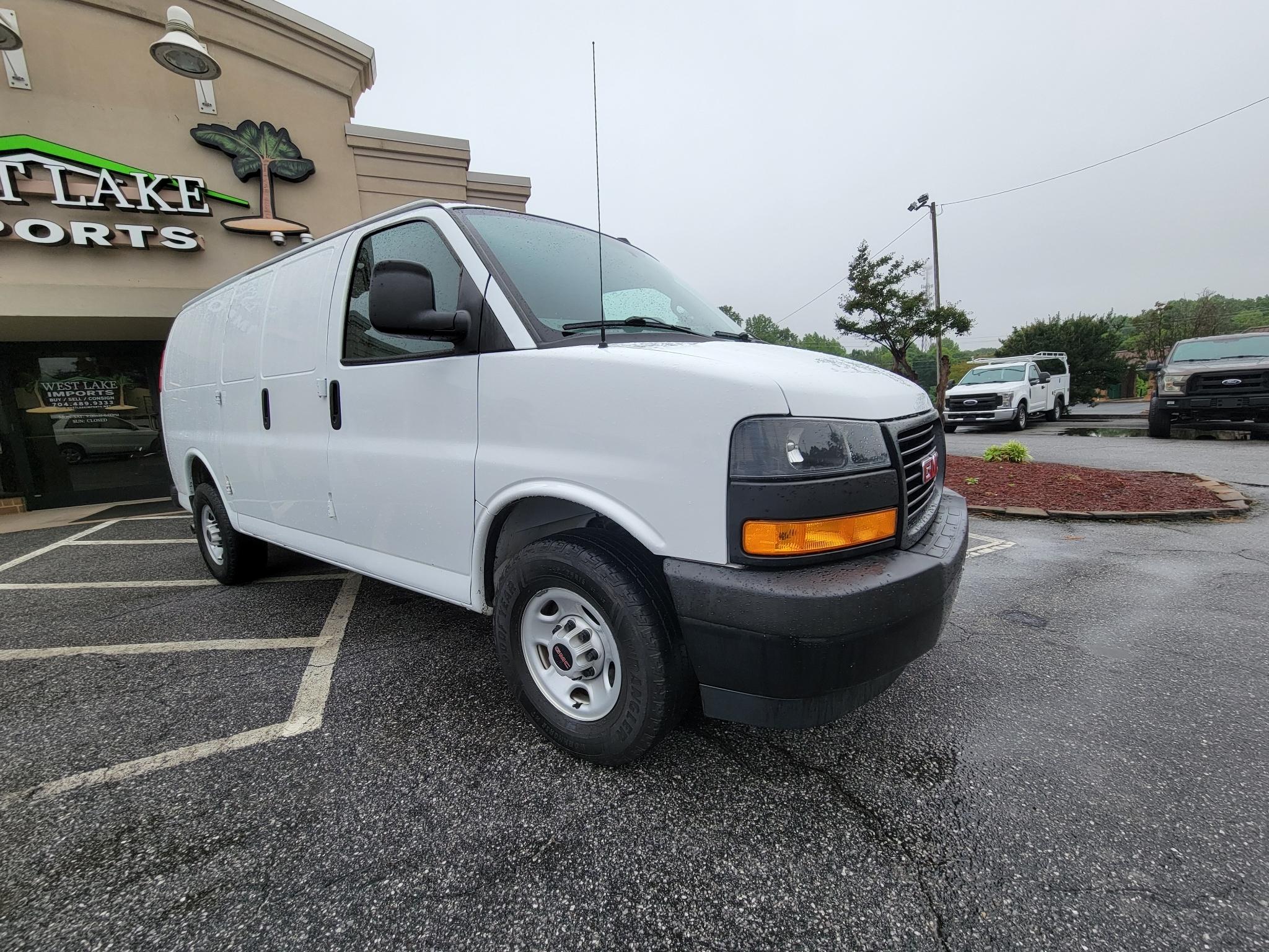GMC Savana Cargo Van RWD 2500 135" 2022
