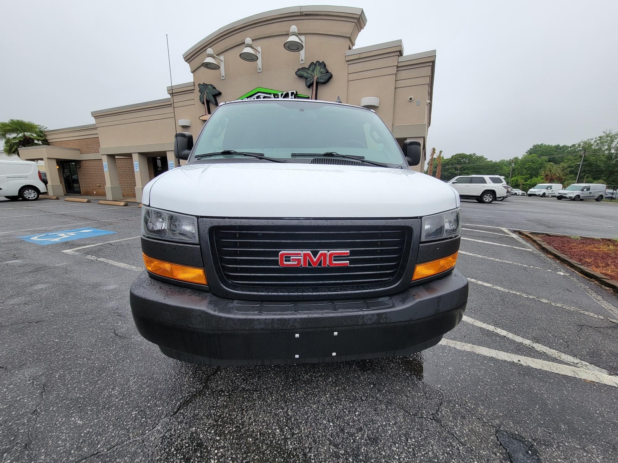 GMC Savana Cargo Van RWD 2500 135" 2022