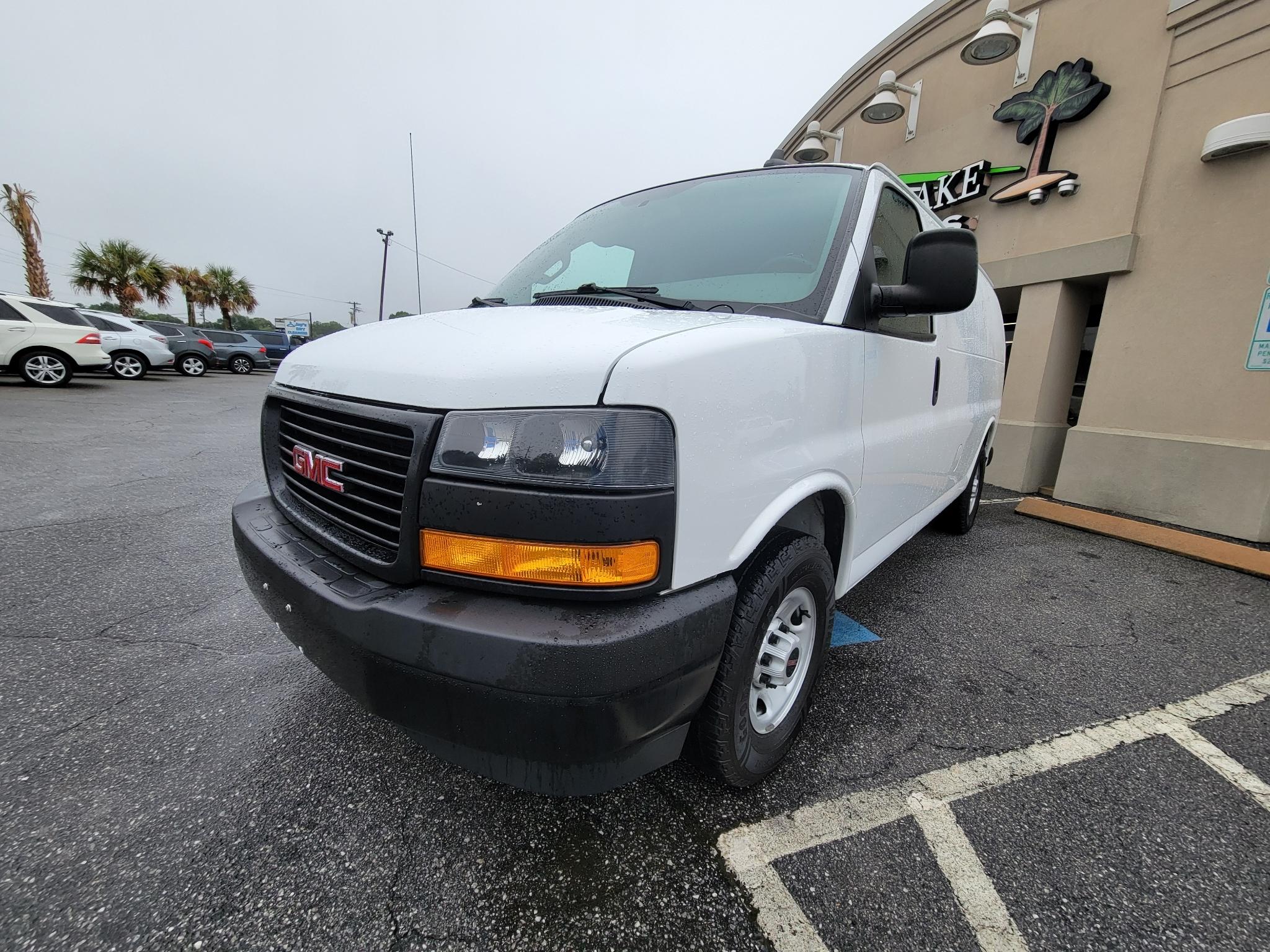 GMC Savana Cargo Van RWD 2500 135" 2022