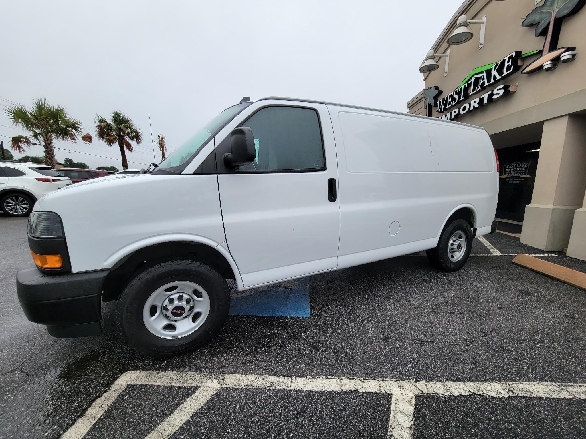 GMC Savana Cargo Van RWD 2500 135" 2022