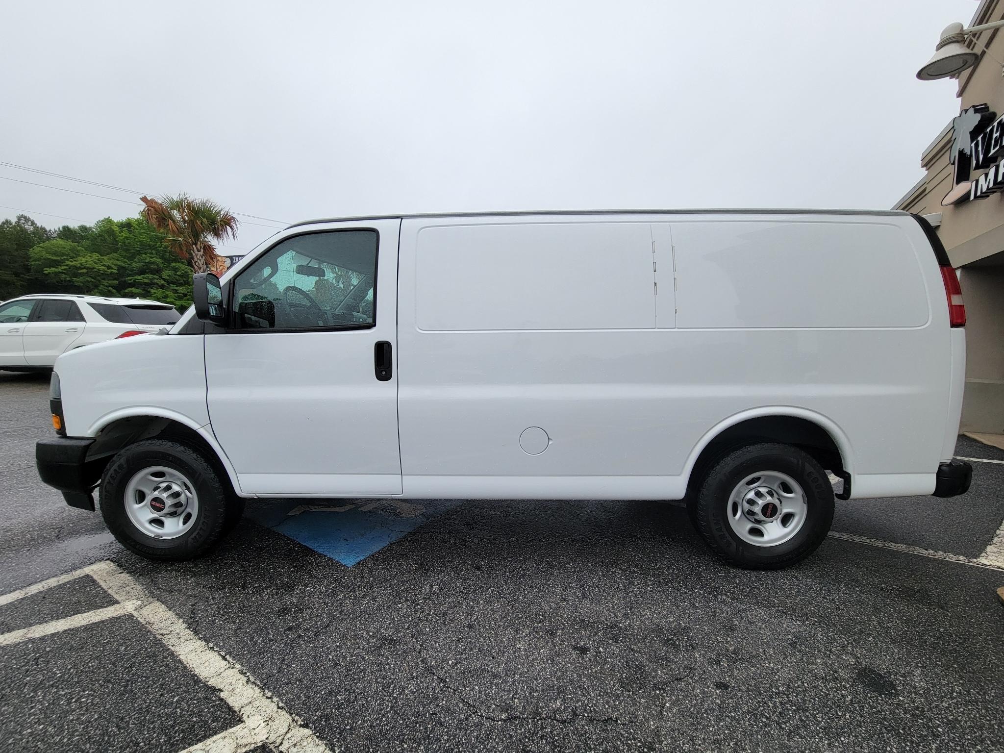 GMC Savana Cargo Van RWD 2500 135" 2022