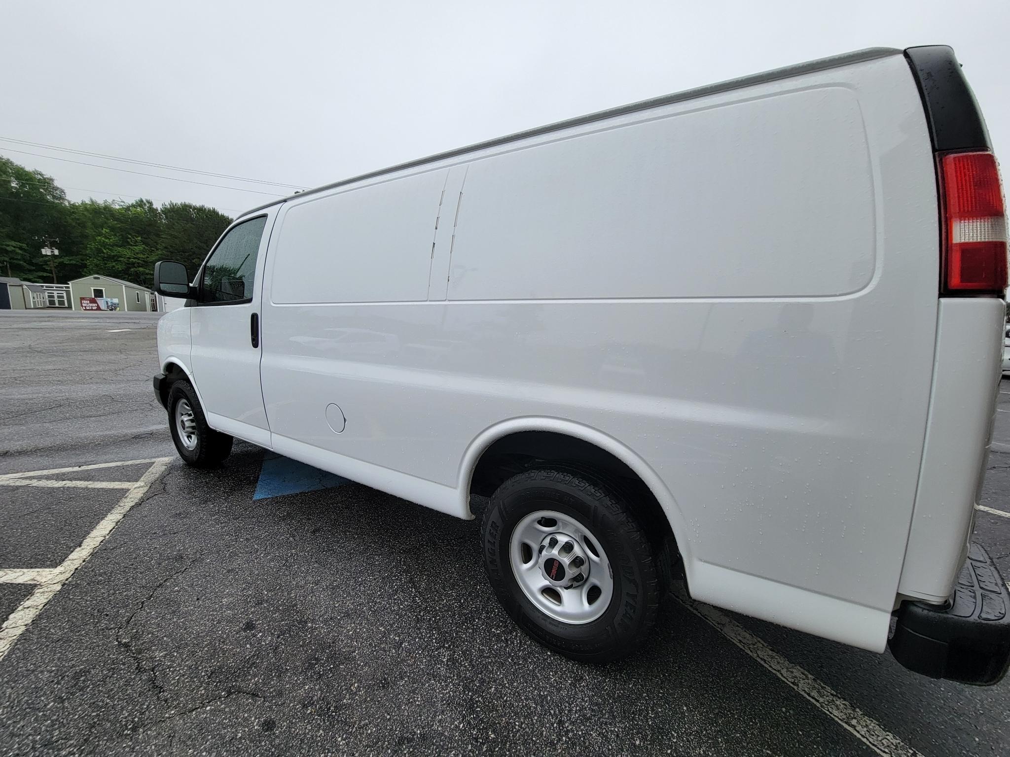 GMC Savana Cargo Van RWD 2500 135" 2022