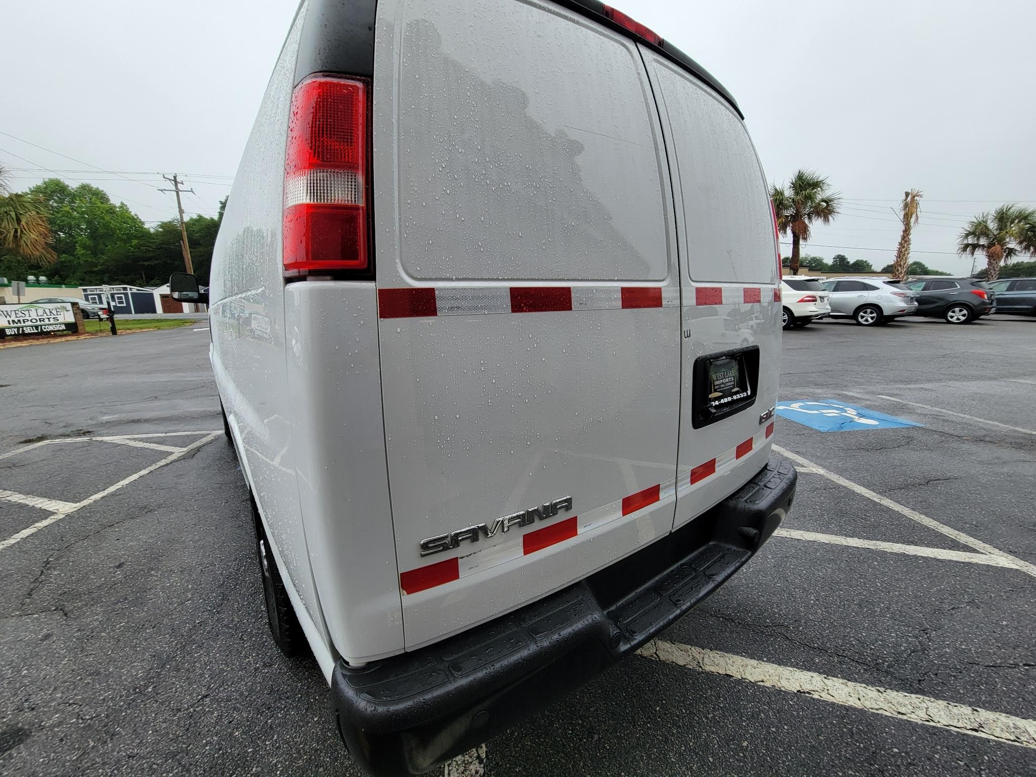 GMC Savana Cargo Van RWD 2500 135" 2022
