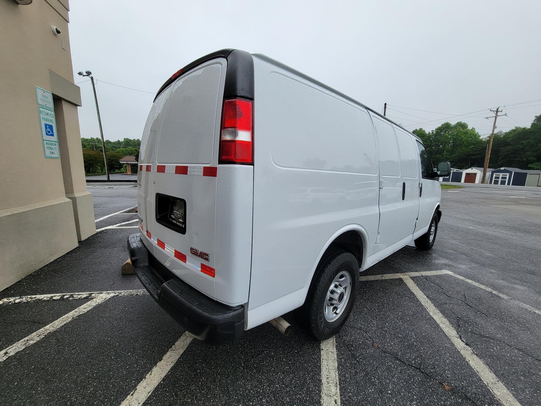 GMC Savana Cargo Van RWD 2500 135" 2022