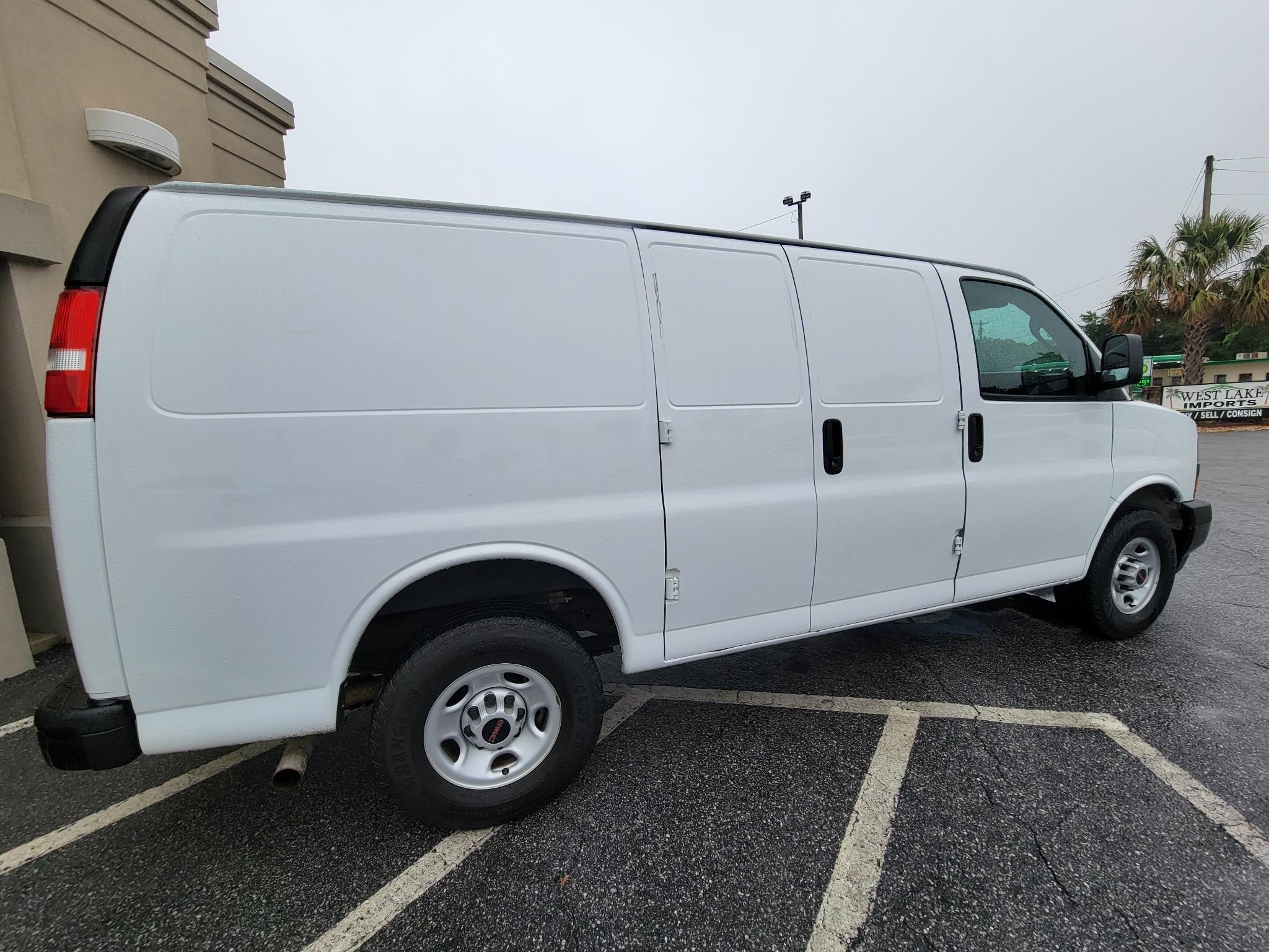 GMC Savana Cargo Van RWD 2500 135" 2022