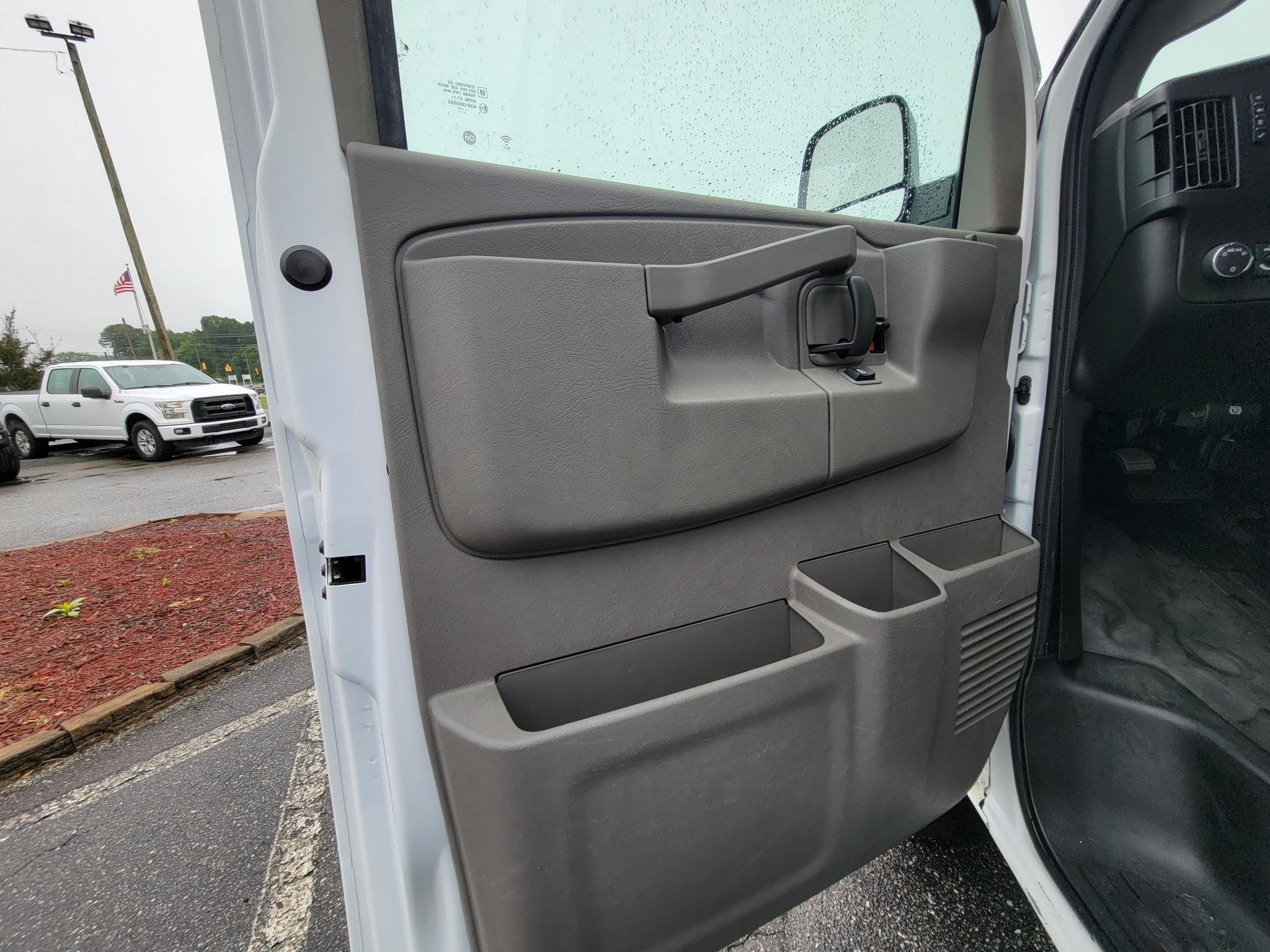 GMC Savana Cargo Van RWD 2500 135" 2022