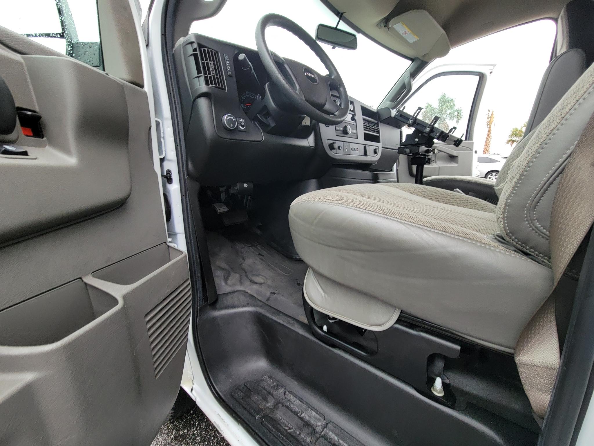 GMC Savana Cargo Van RWD 2500 135" 2022