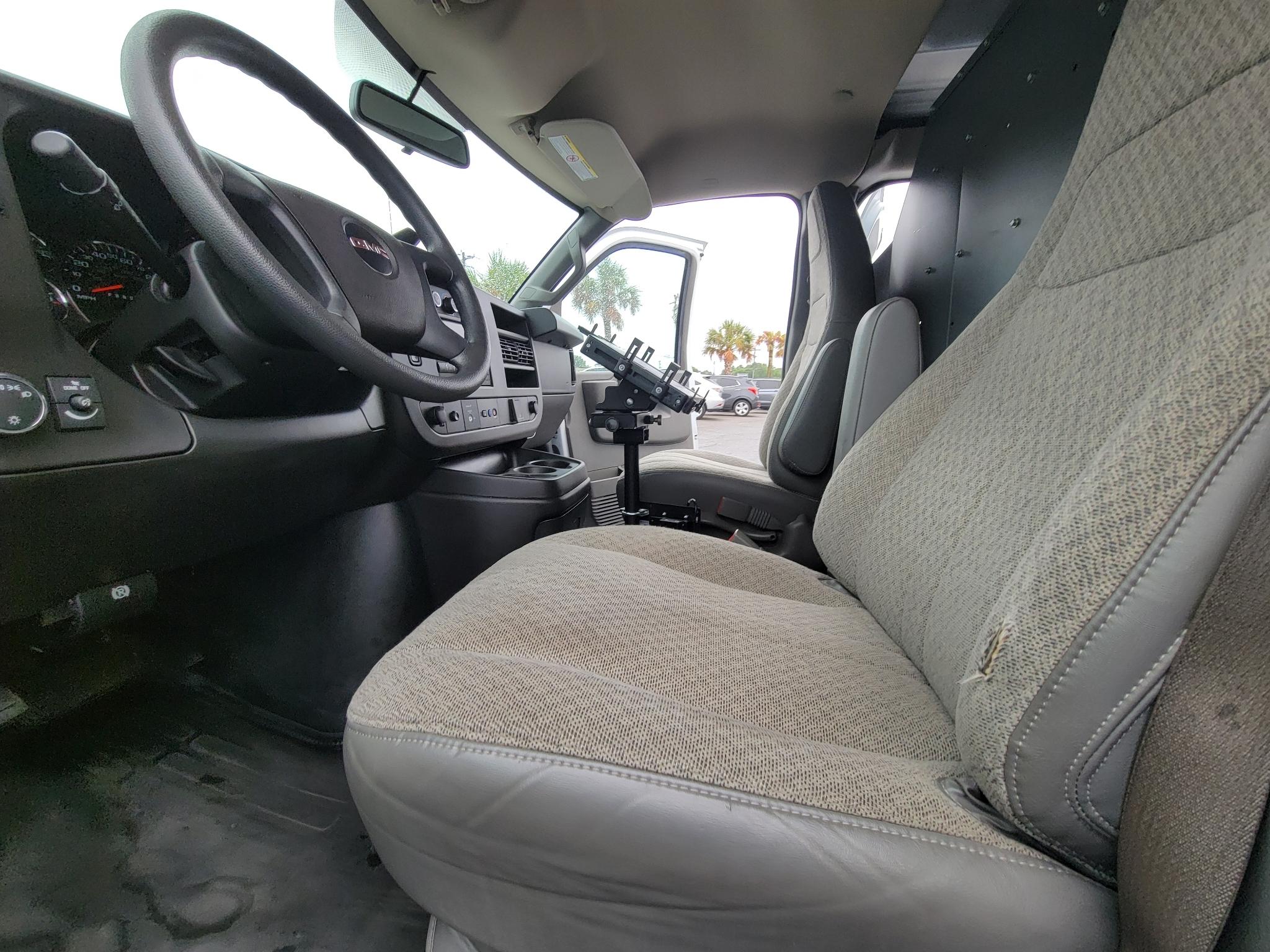 GMC Savana Cargo Van RWD 2500 135" 2022
