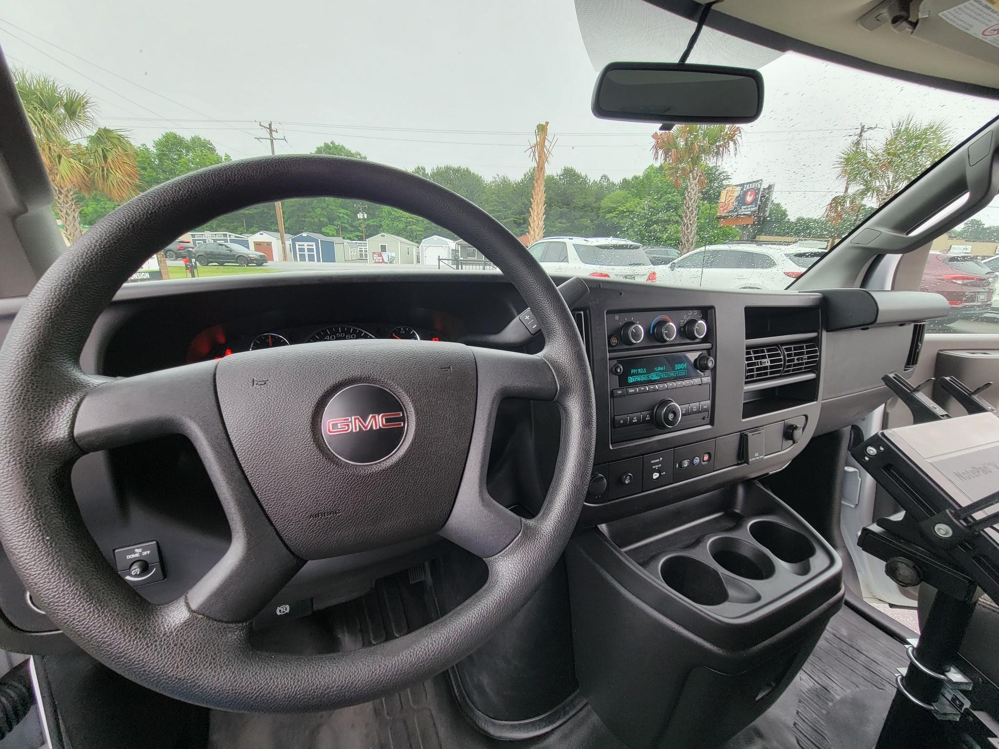 GMC Savana Cargo Van RWD 2500 135" 2022