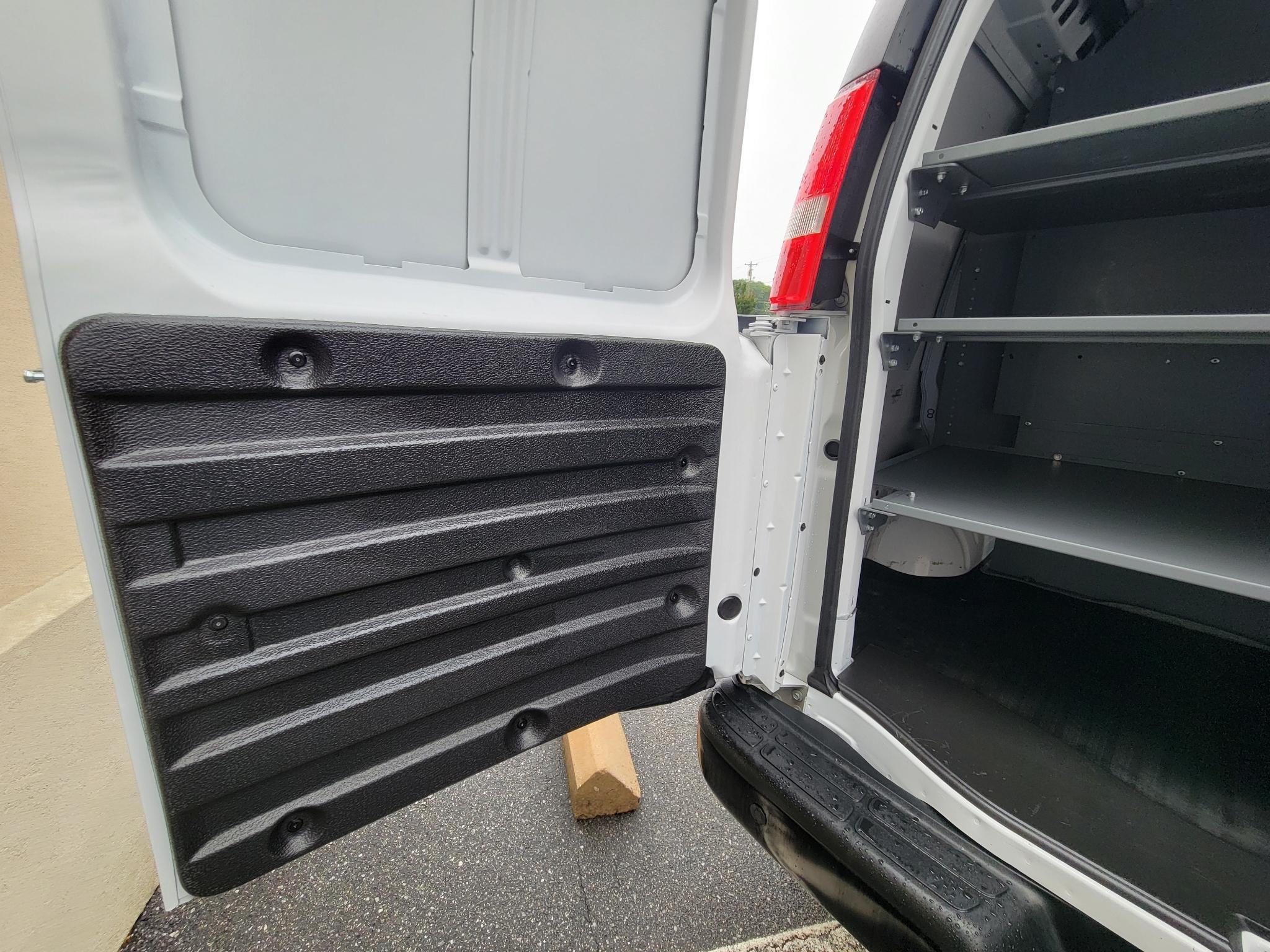 GMC Savana Cargo Van RWD 2500 135" 2022
