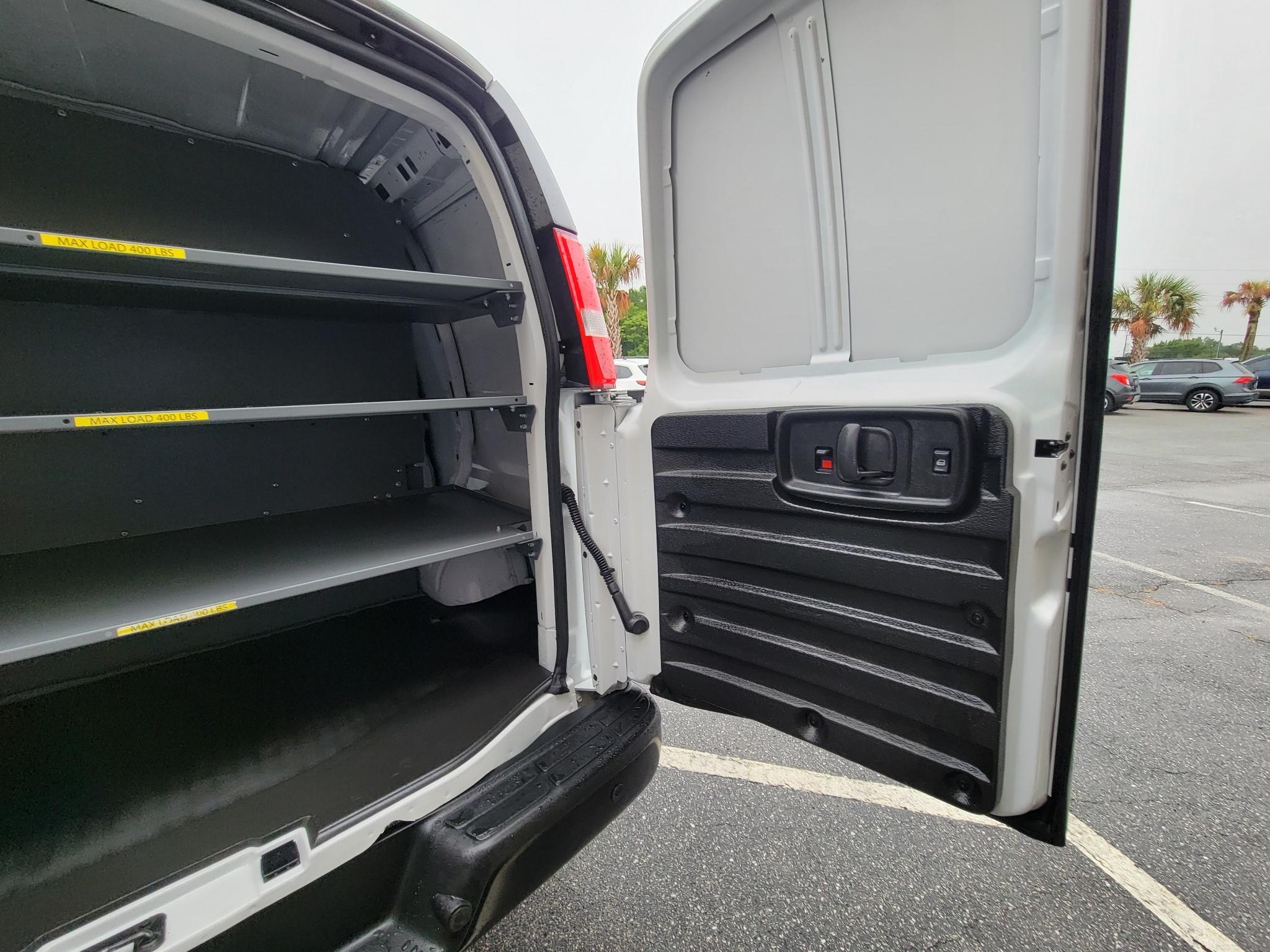 GMC Savana Cargo Van RWD 2500 135" 2022