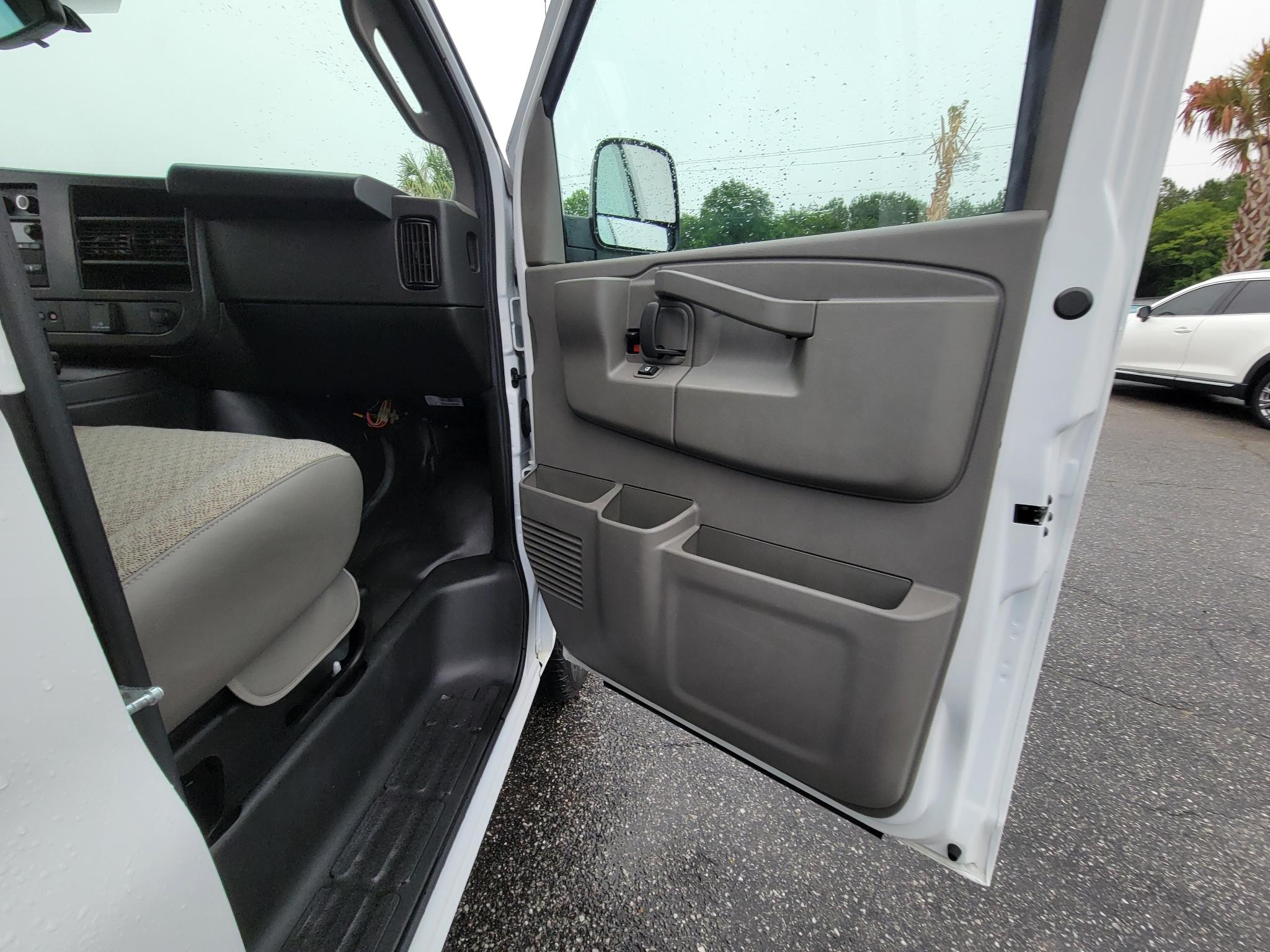 GMC Savana Cargo Van RWD 2500 135" 2022