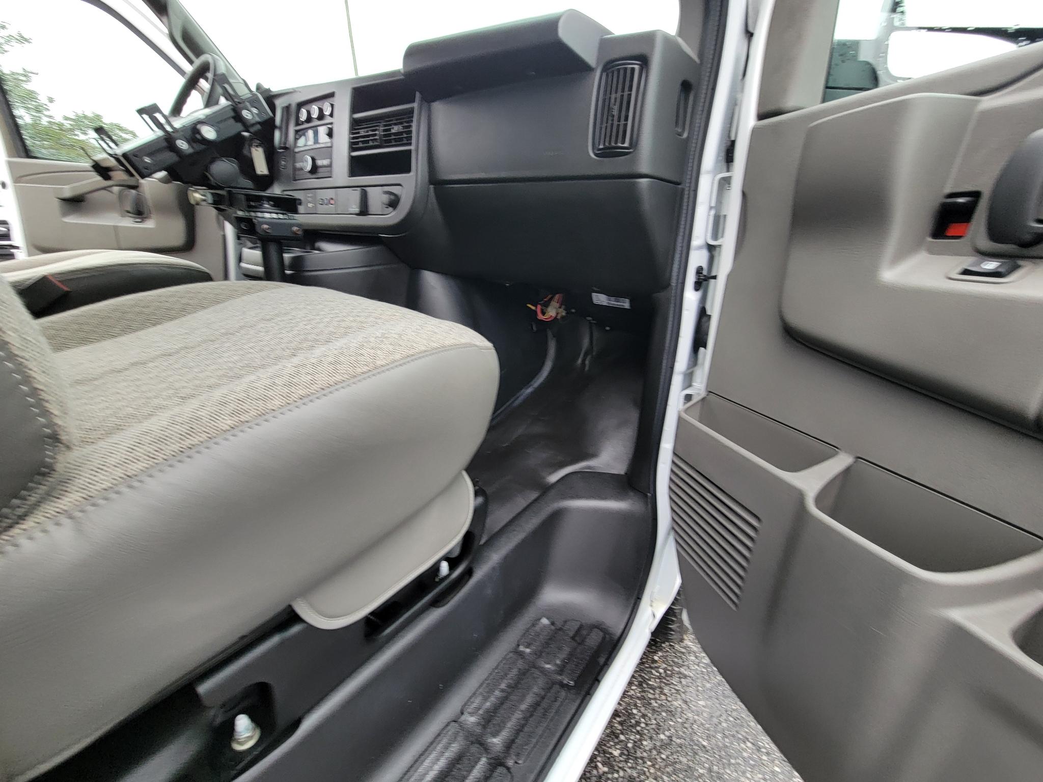 GMC Savana Cargo Van RWD 2500 135" 2022