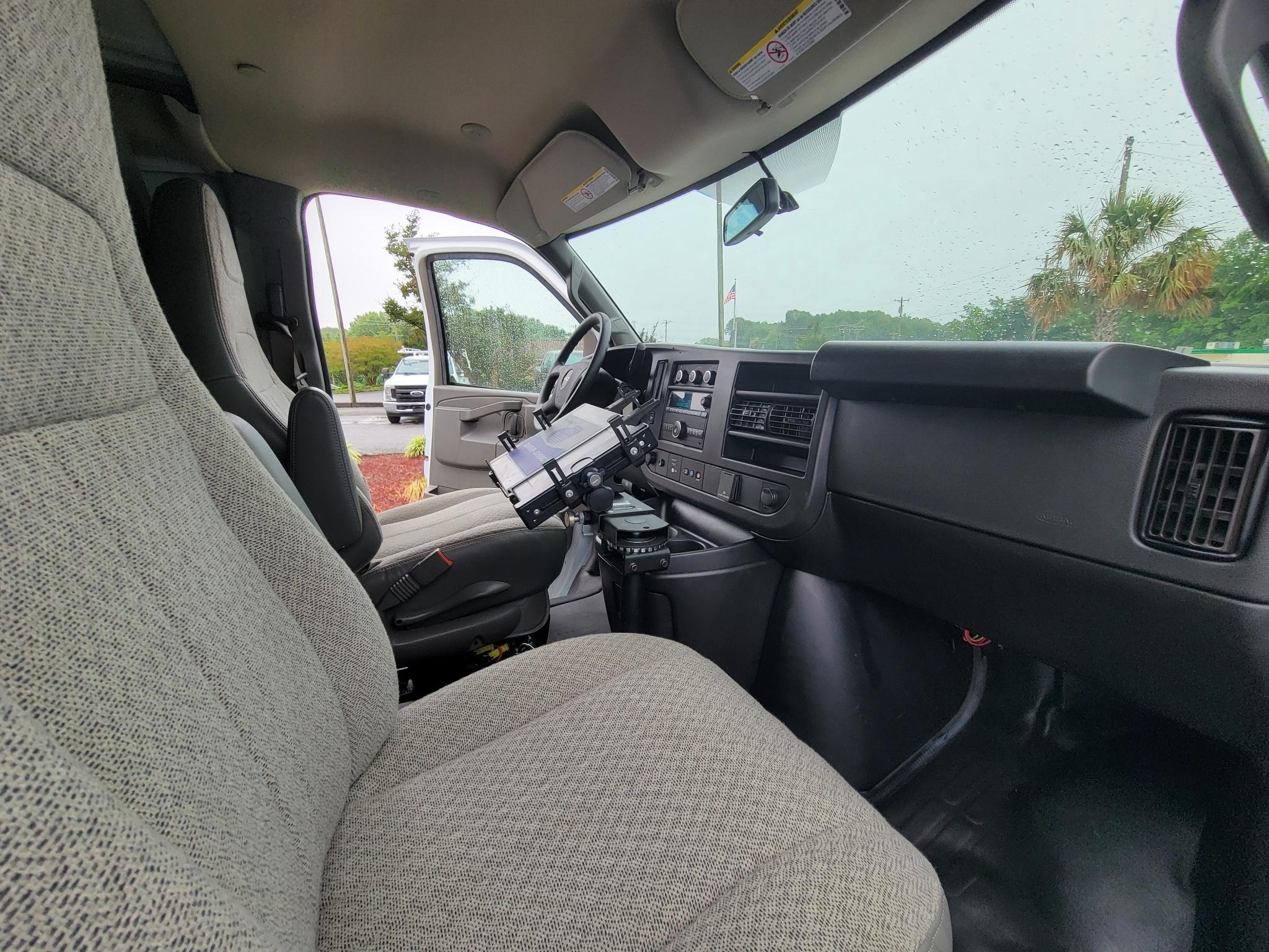 GMC Savana Cargo Van RWD 2500 135" 2022