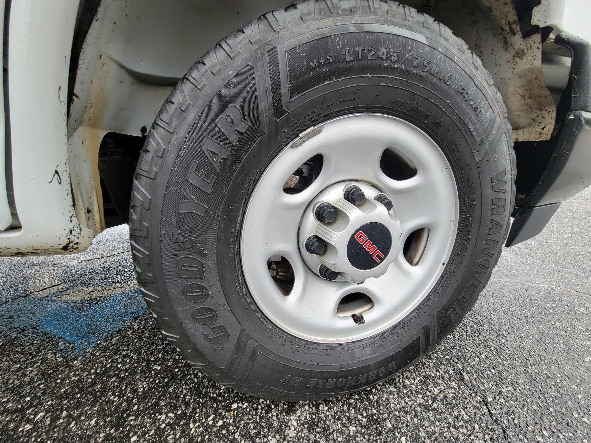GMC Savana Cargo Van RWD 2500 135" 2022