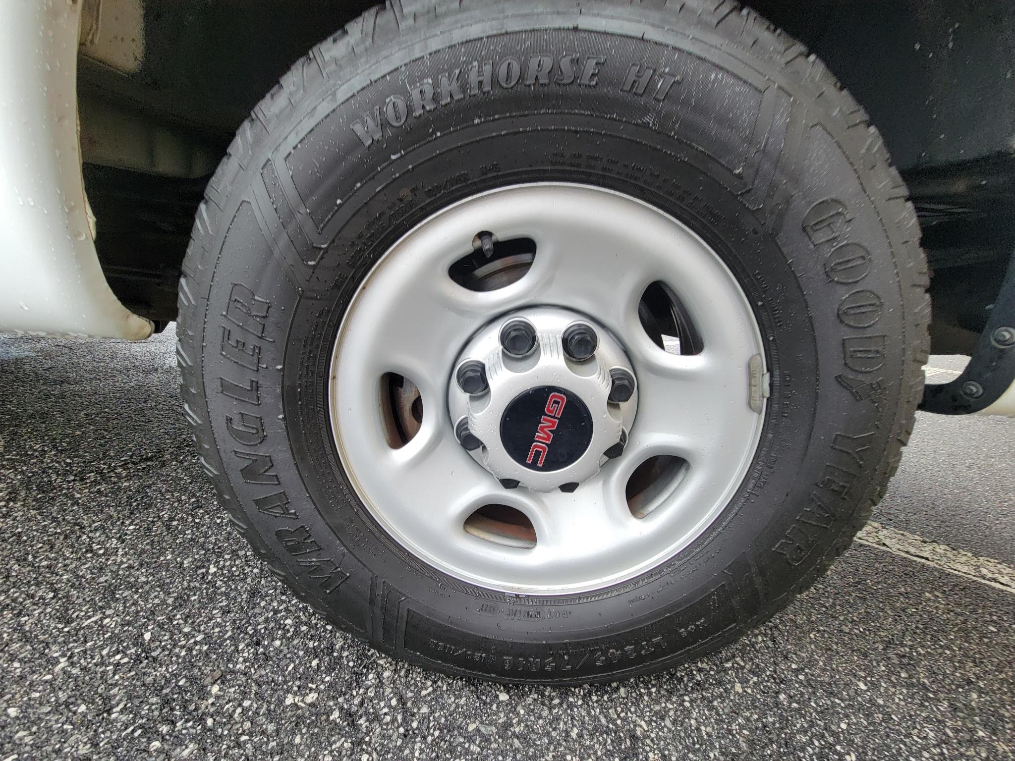 GMC Savana Cargo Van RWD 2500 135" 2022