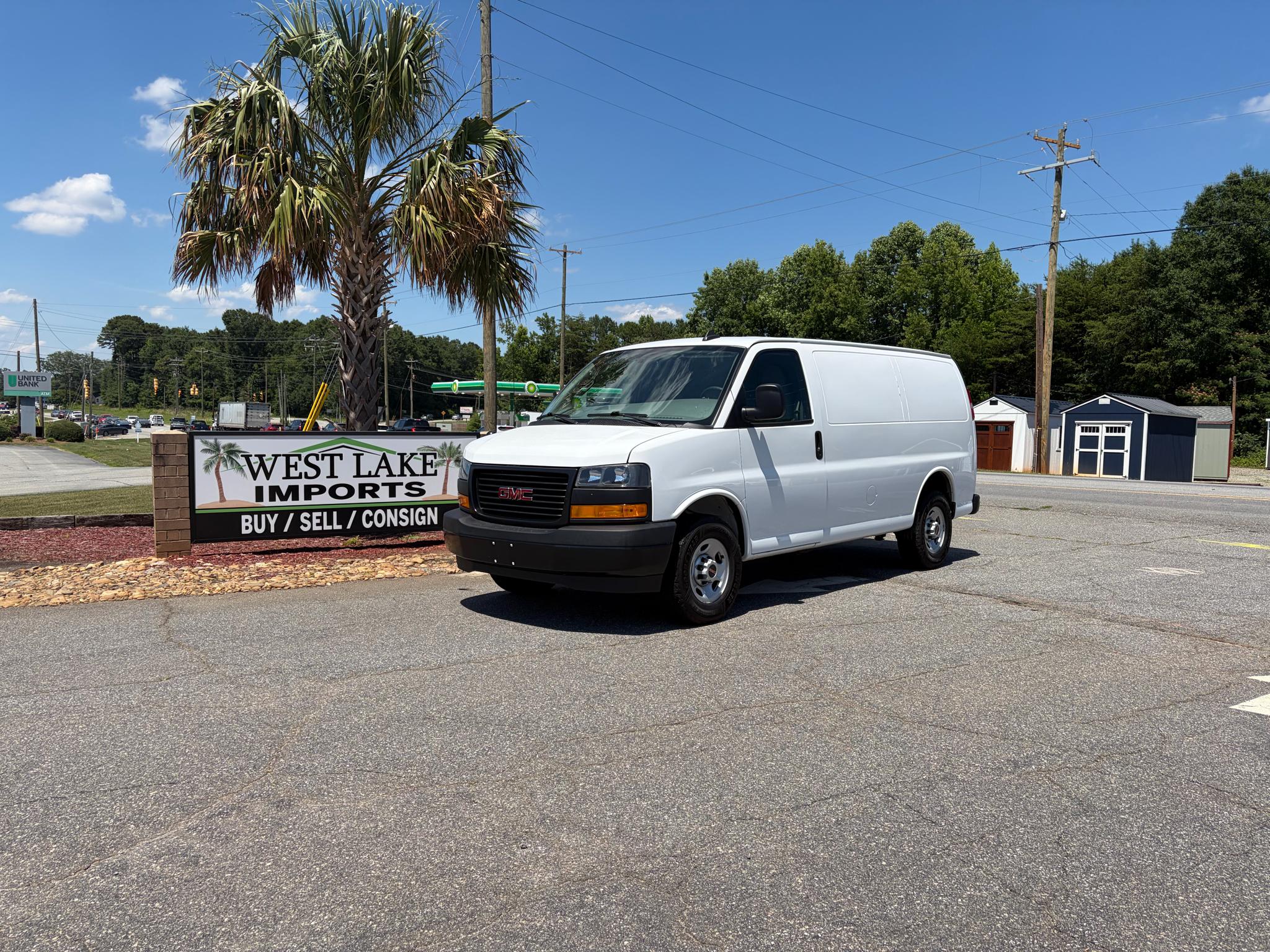2022 GMC Savana Cargo Van RWD 2500 135"