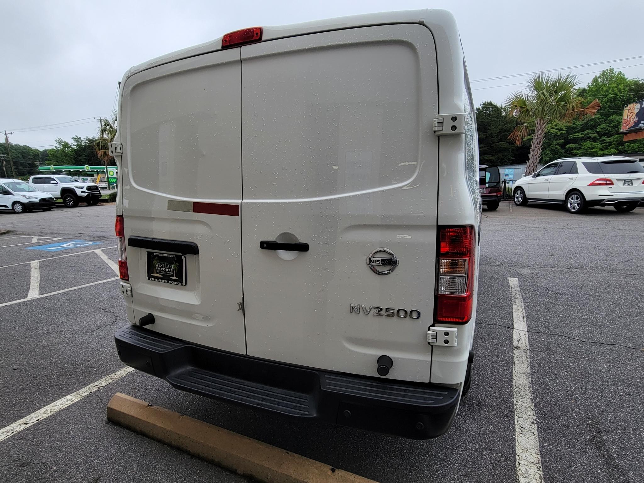 Nissan NV Cargo NV2500 HD Standard Roof V6 SV 2020