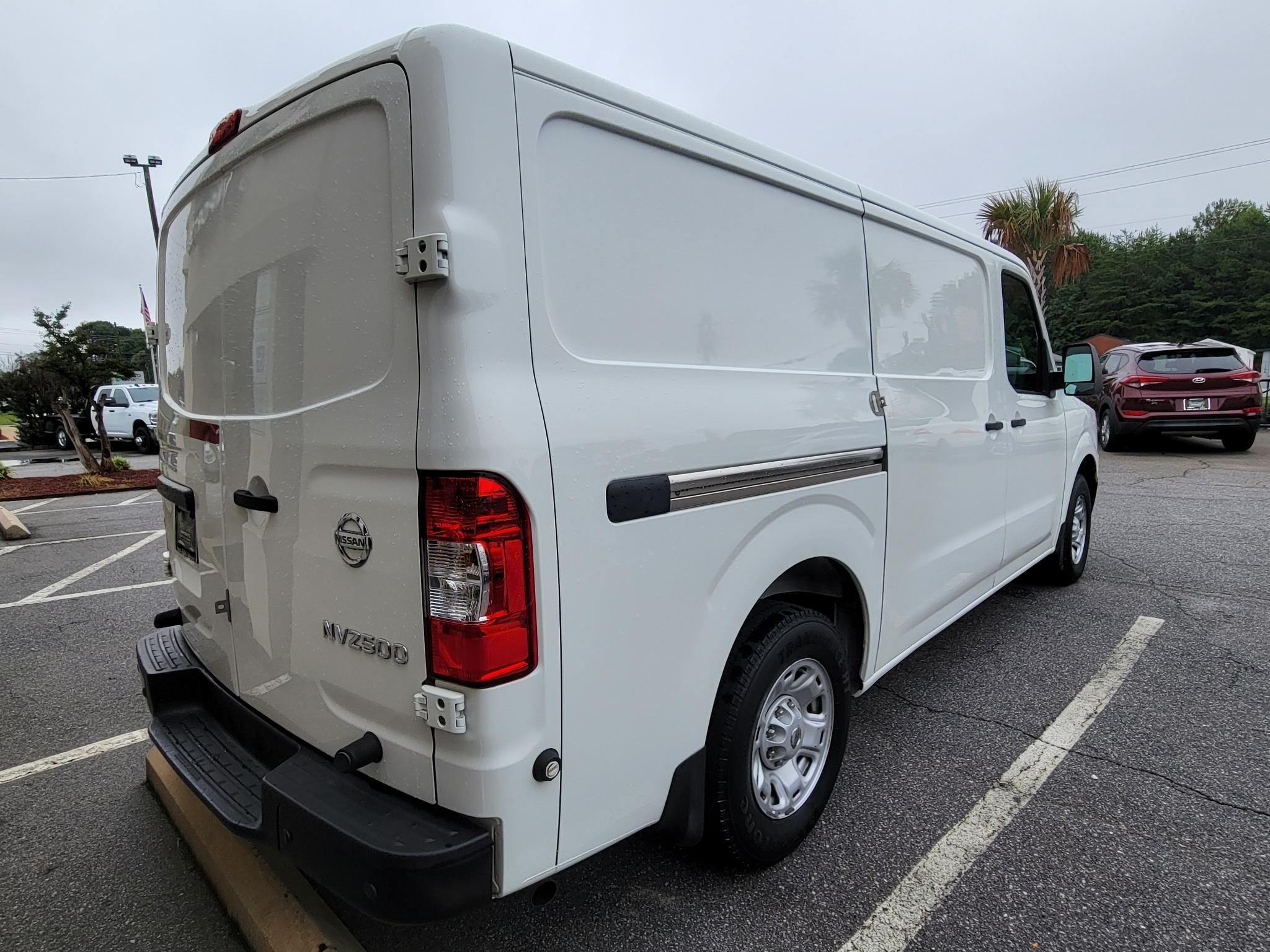 Nissan NV Cargo NV2500 HD Standard Roof V6 SV 2020