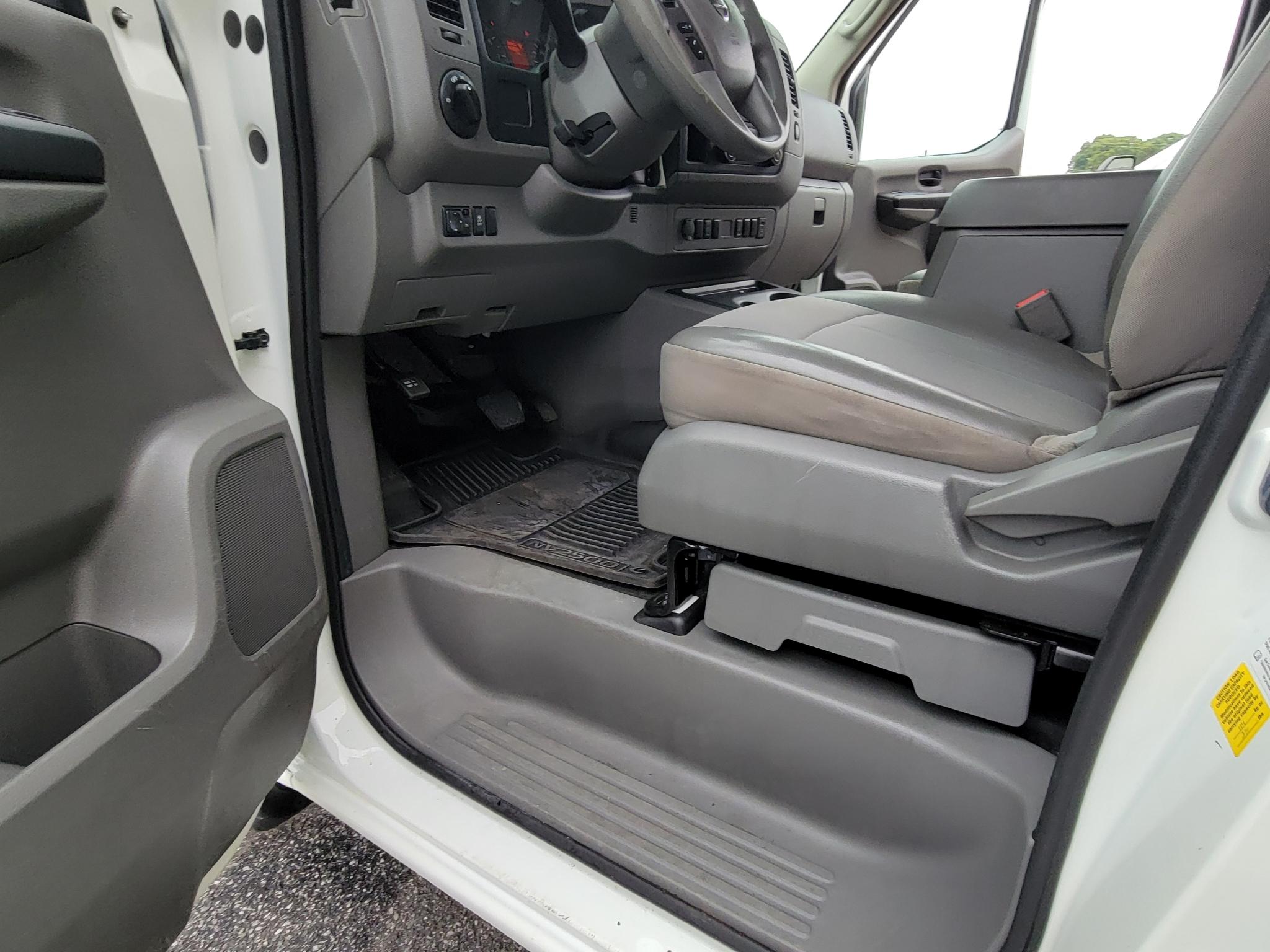 Nissan NV Cargo NV2500 HD Standard Roof V6 SV 2020