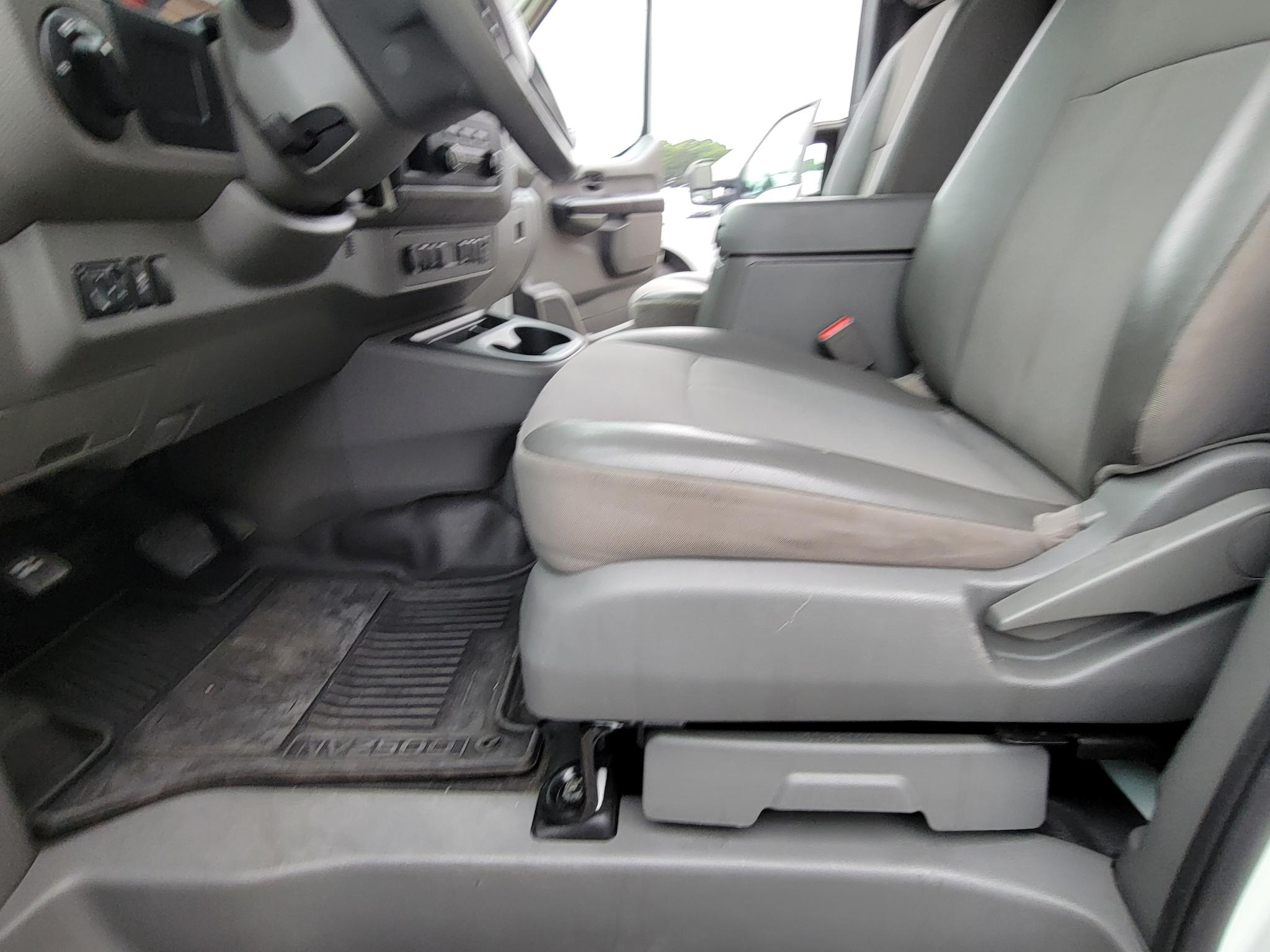 Nissan NV Cargo NV2500 HD Standard Roof V6 SV 2020