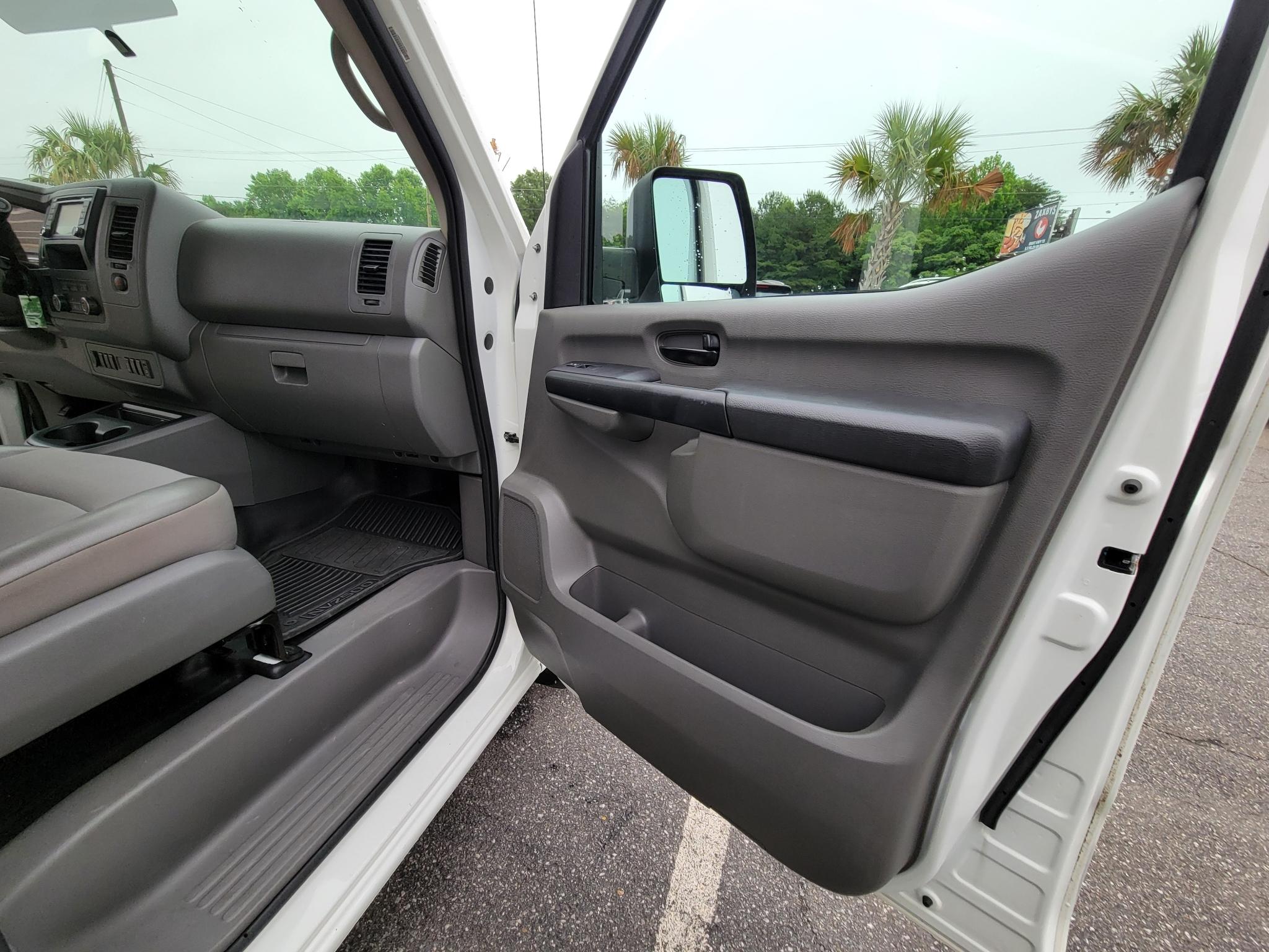 Nissan NV Cargo NV2500 HD Standard Roof V6 SV 2020