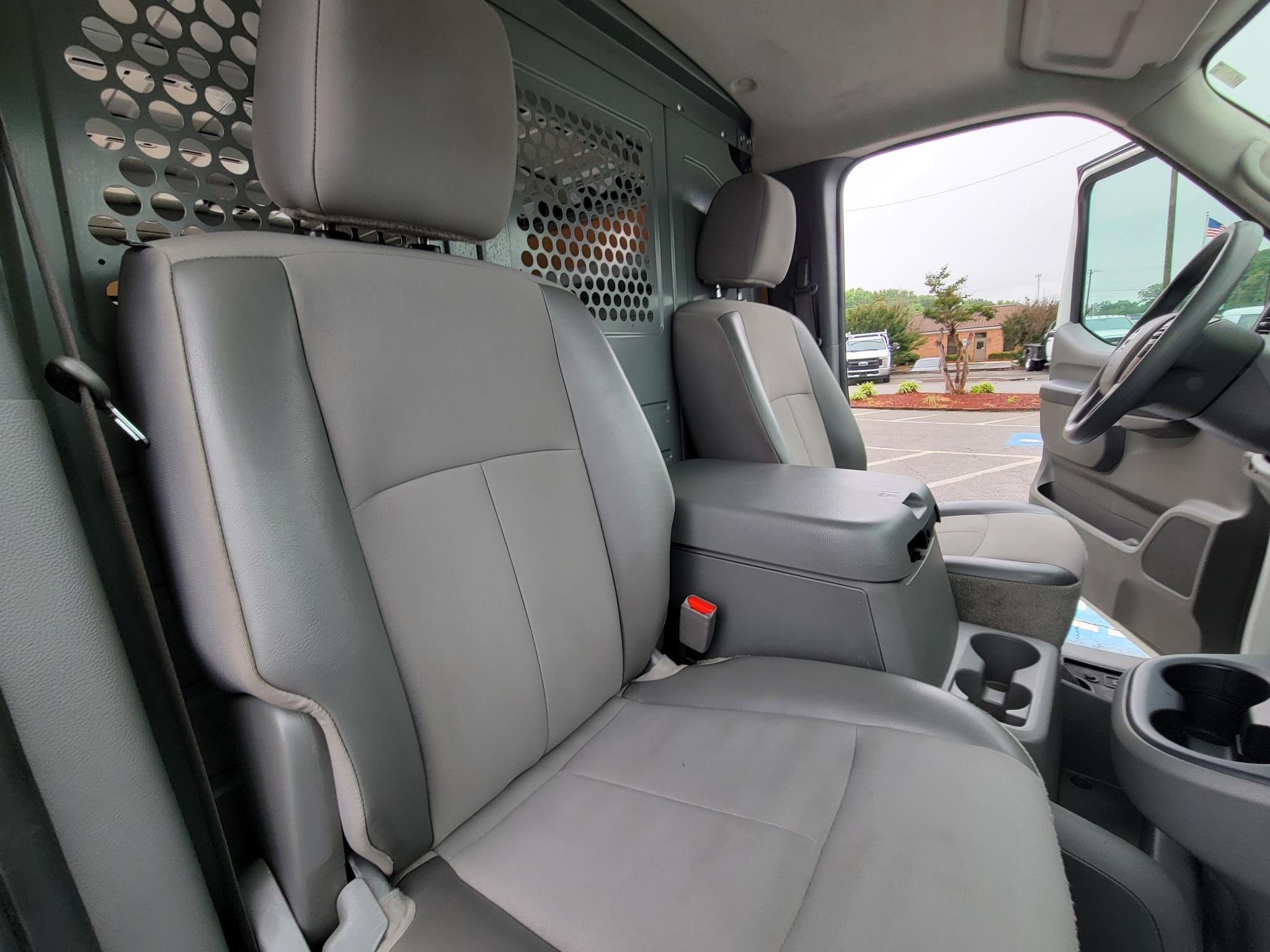 Nissan NV Cargo NV2500 HD Standard Roof V6 SV 2020