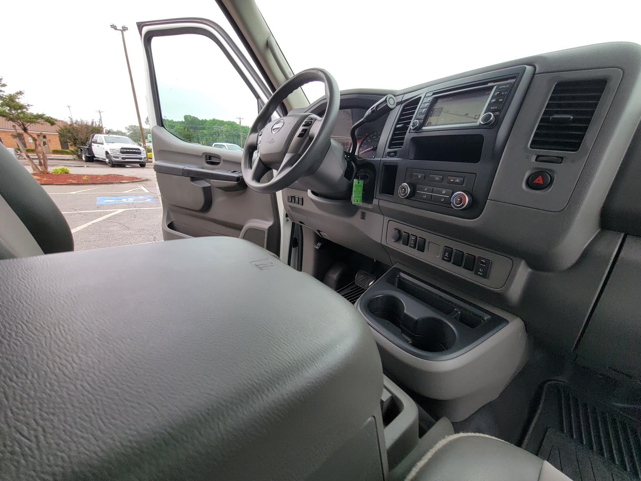 Nissan NV Cargo NV2500 HD Standard Roof V6 SV 2020
