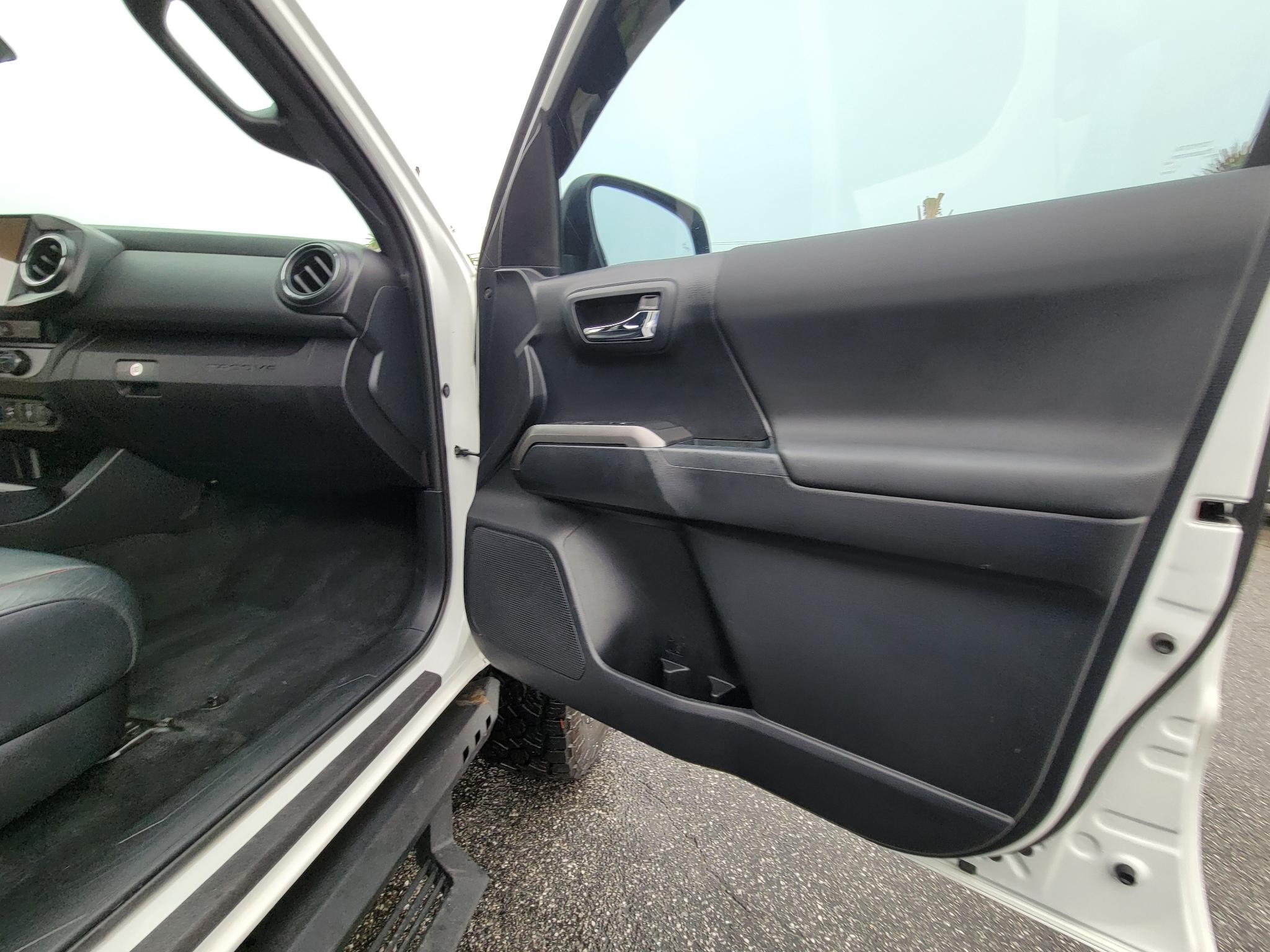 Toyota Tacoma TRD Off Road Double Cab 5' Bed V6 4x4 MT (Natl) 2018