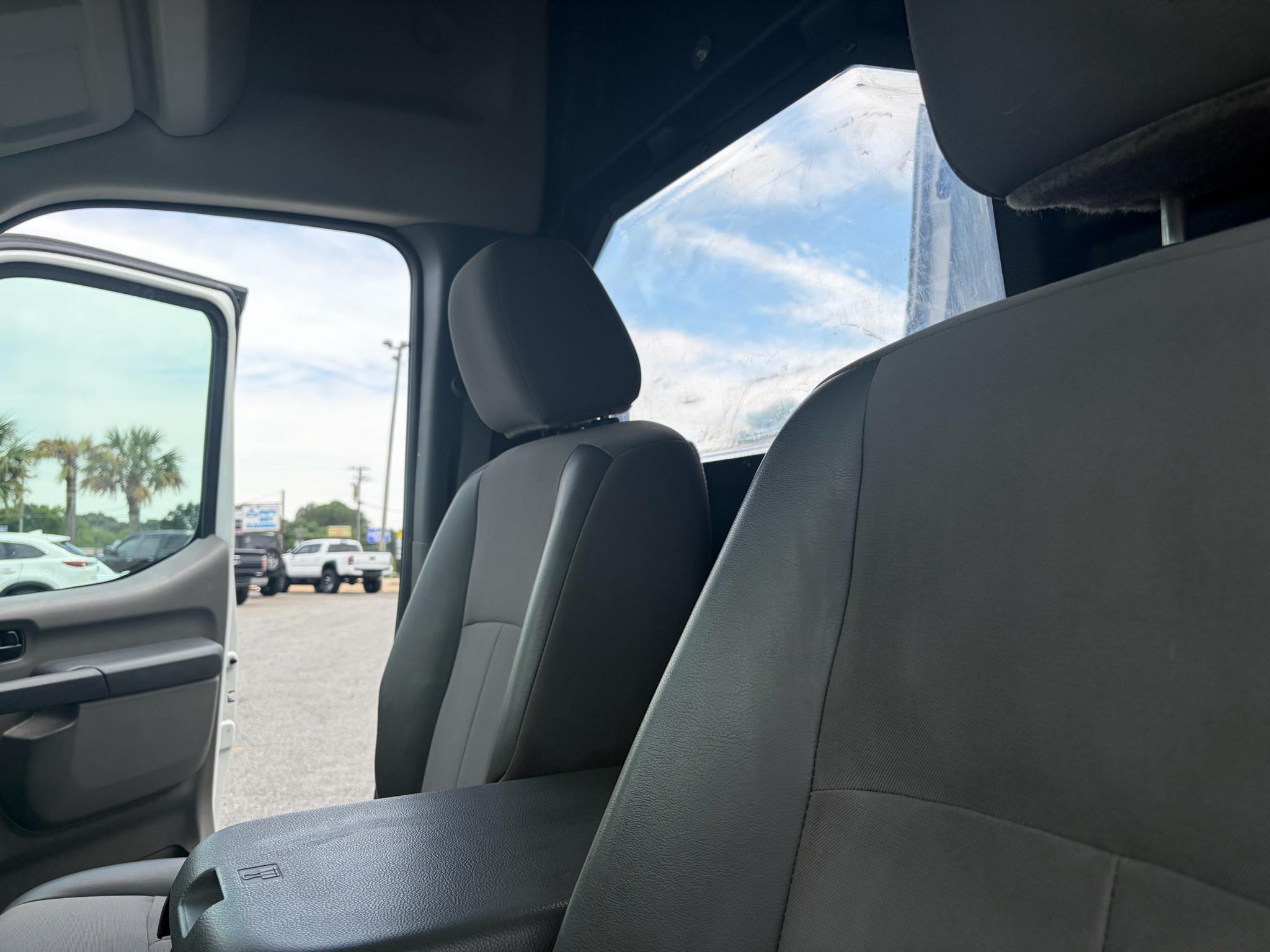 Nissan NV Cargo NV2500 HD High Roof V6 SV 2021