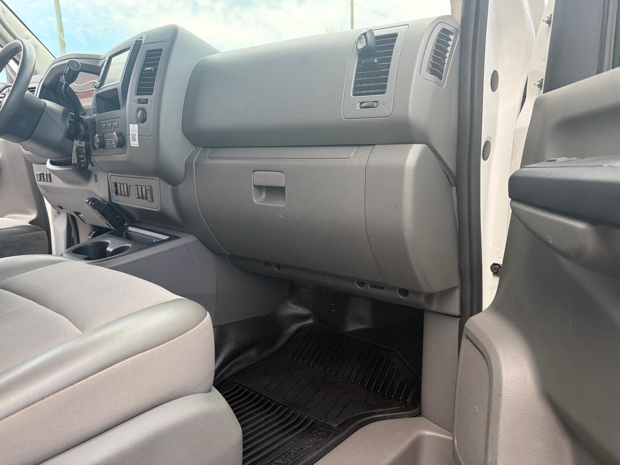 Nissan NV Cargo NV2500 HD High Roof V6 SV 2021