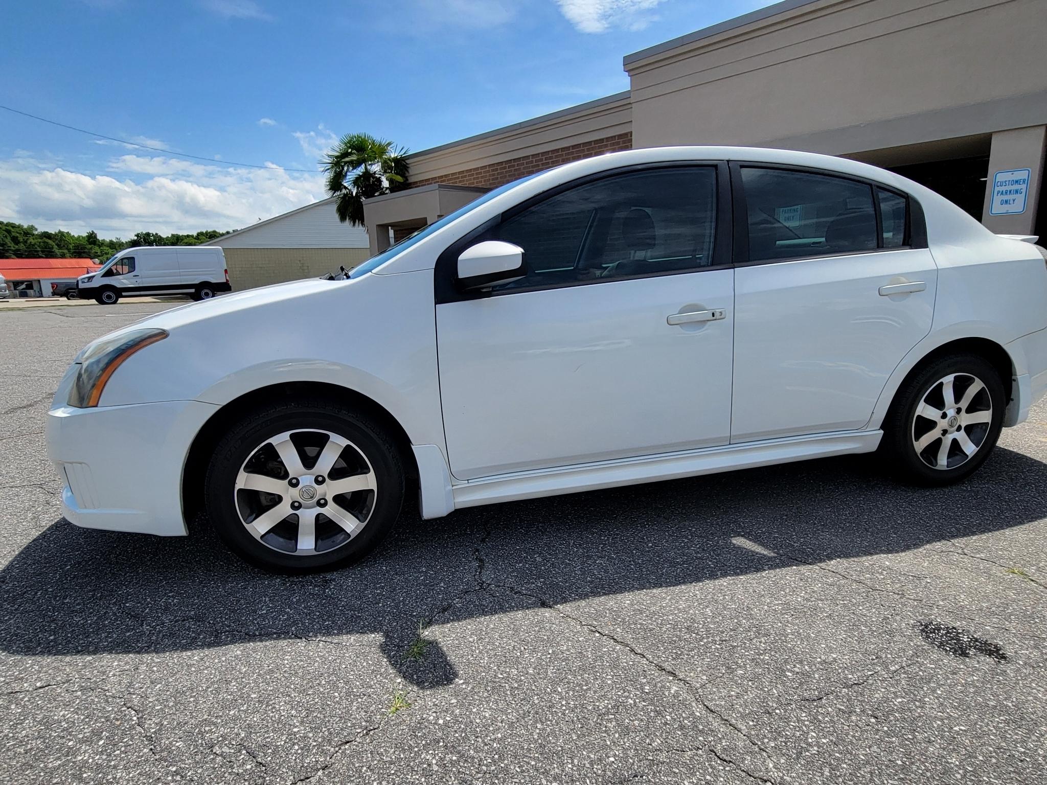 Nissan Sentra 4dr Sdn I4 CVT 2.0 SR 2012
