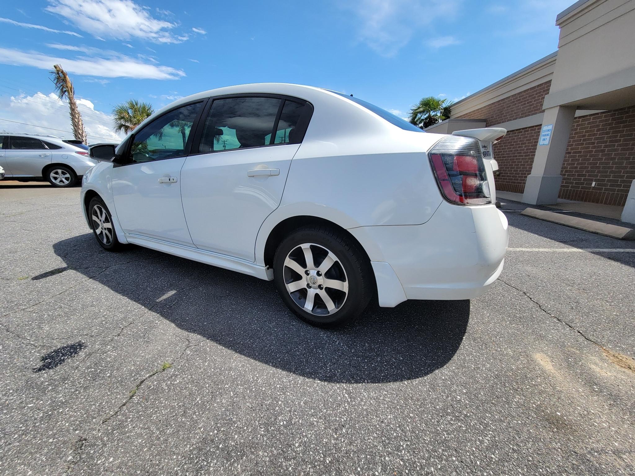 Nissan Sentra 4dr Sdn I4 CVT 2.0 SR 2012